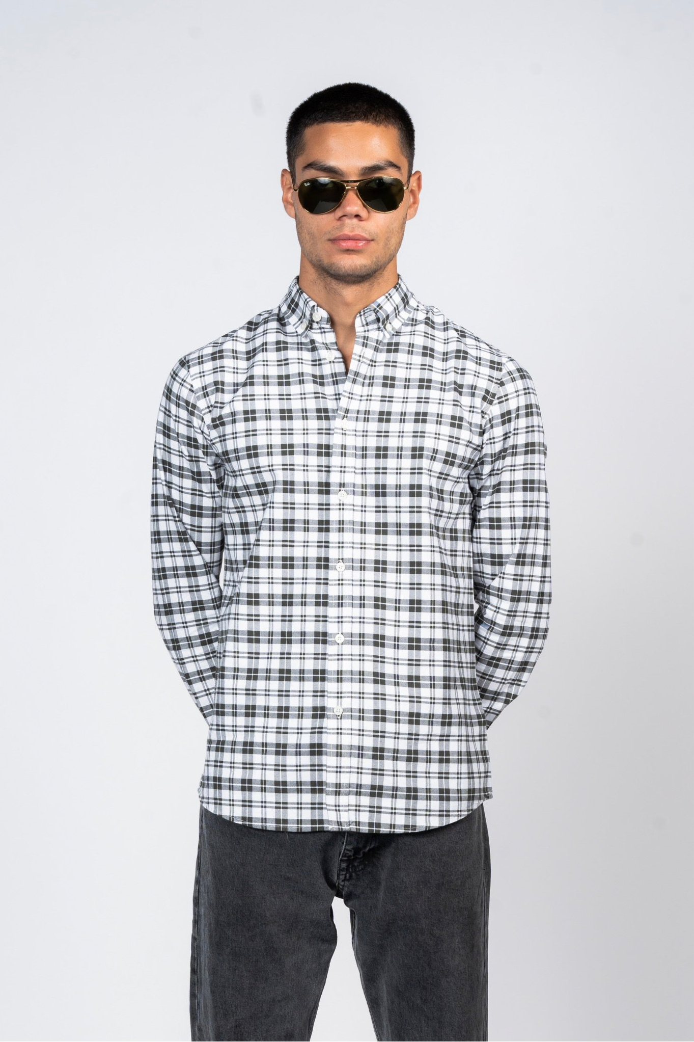 قميص كاروهات بقبة بأزرار من SHIRTSPRO - لون زيتي