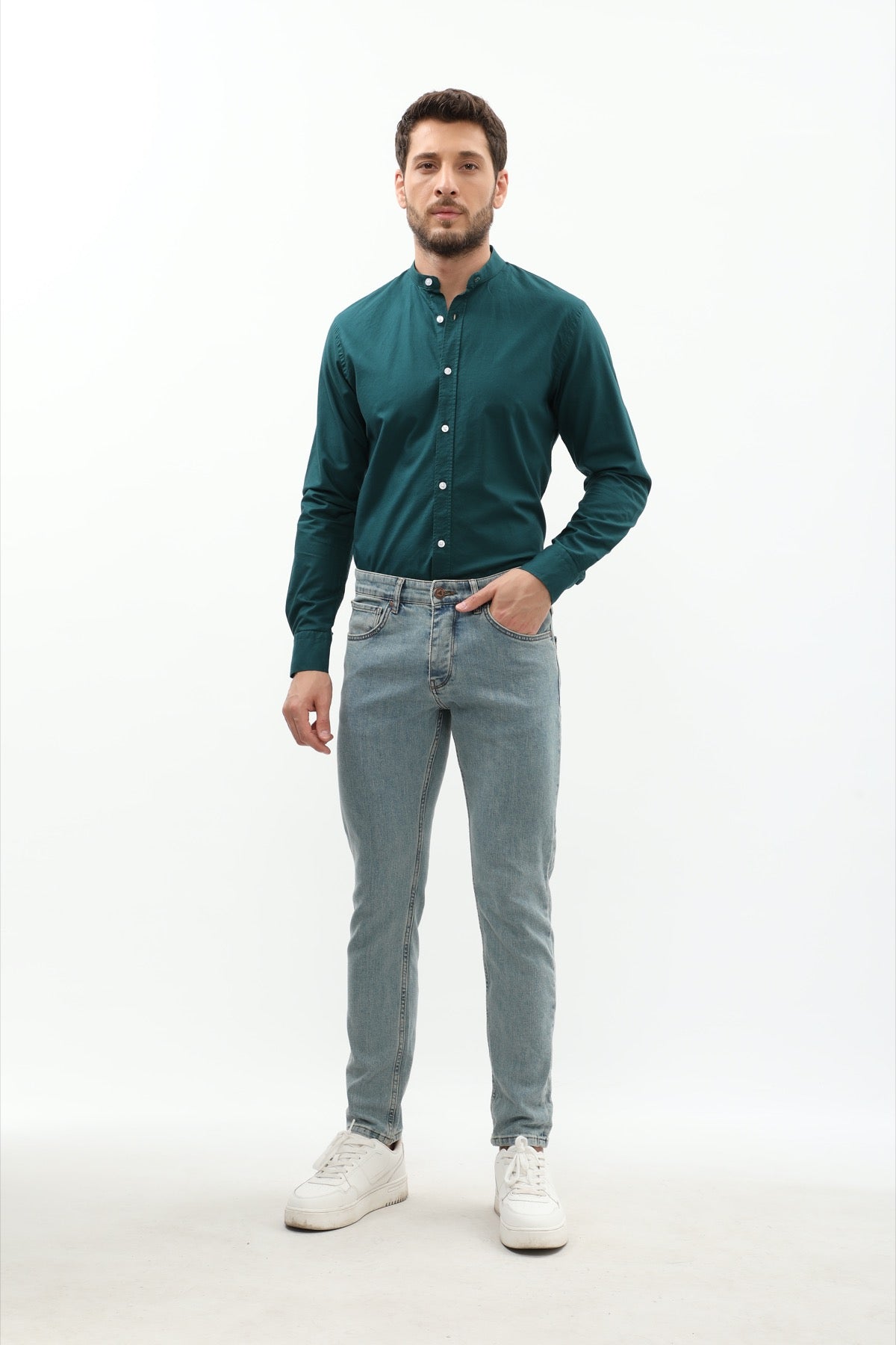 جينز Slim Fit من DNM UNITED - لون أزرق فاتح باهت