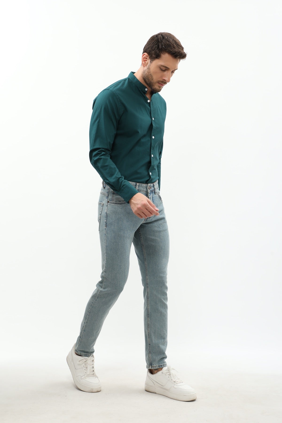 جينز Slim Fit من DNM UNITED - لون أزرق فاتح باهت