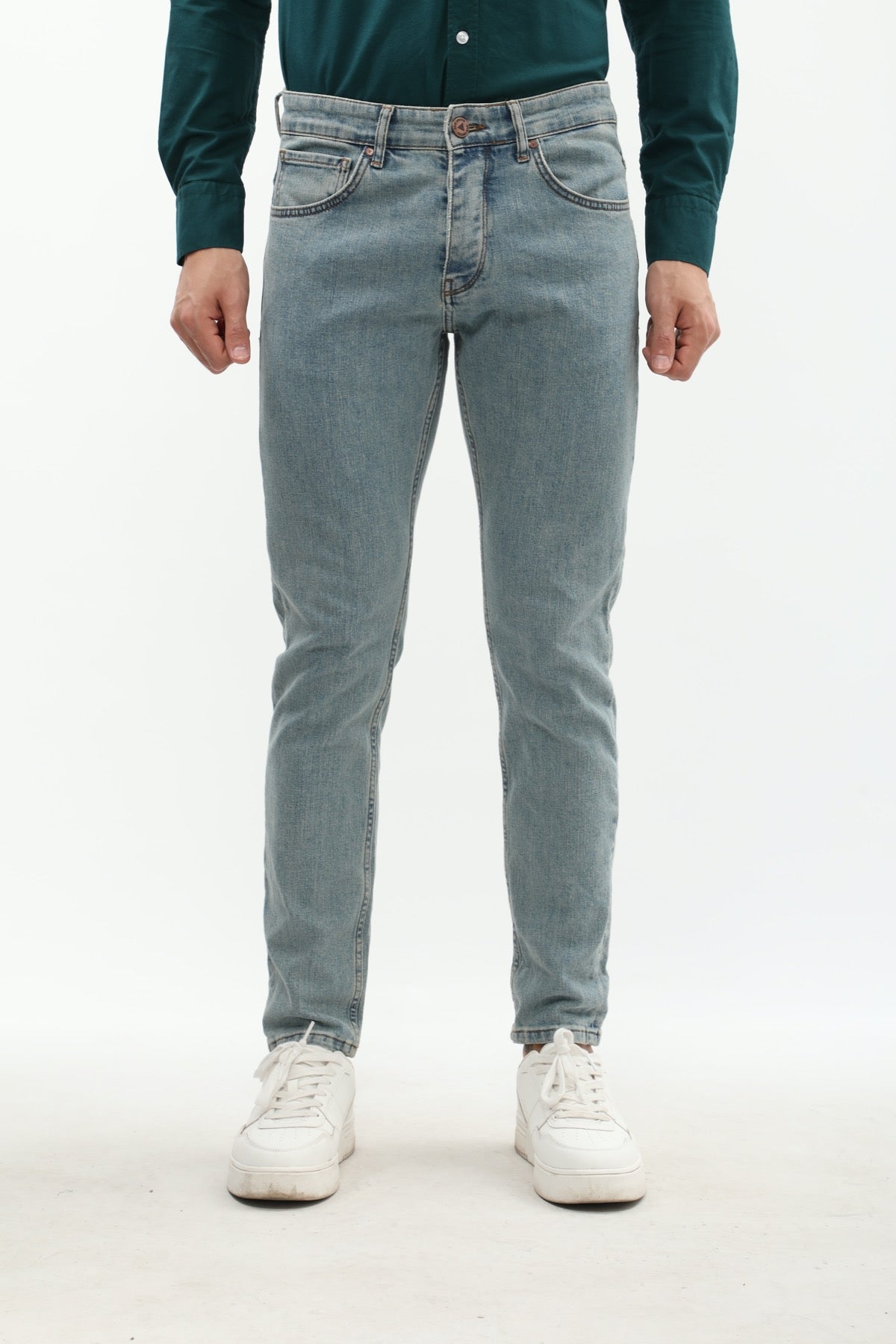 جينز Slim Fit من DNM UNITED - لون أزرق فاتح باهت