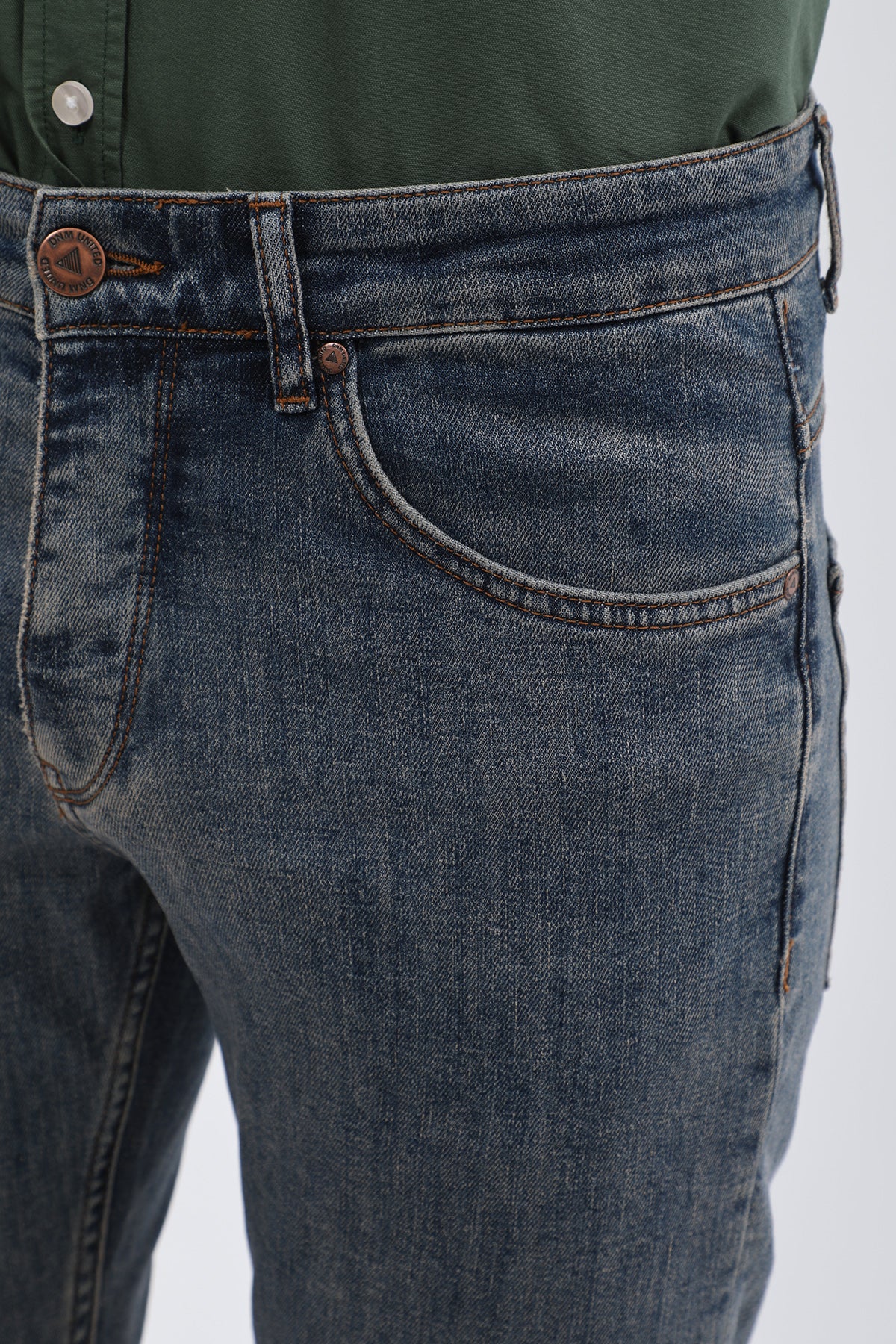جينز Slim Fit من DNM UNITED - لون عتيق باهت