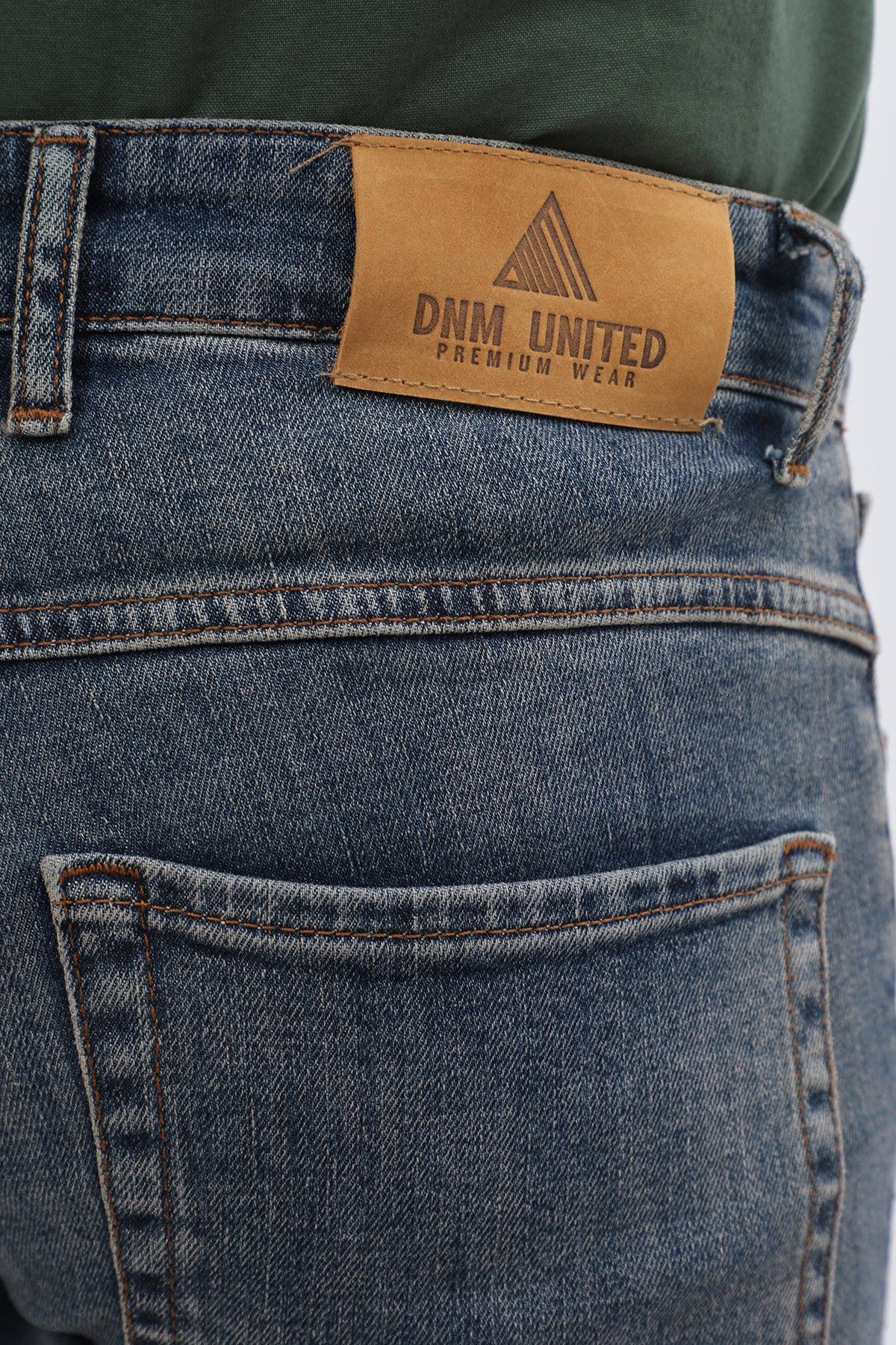جينز Slim Fit من DNM UNITED - لون عتيق باهت
