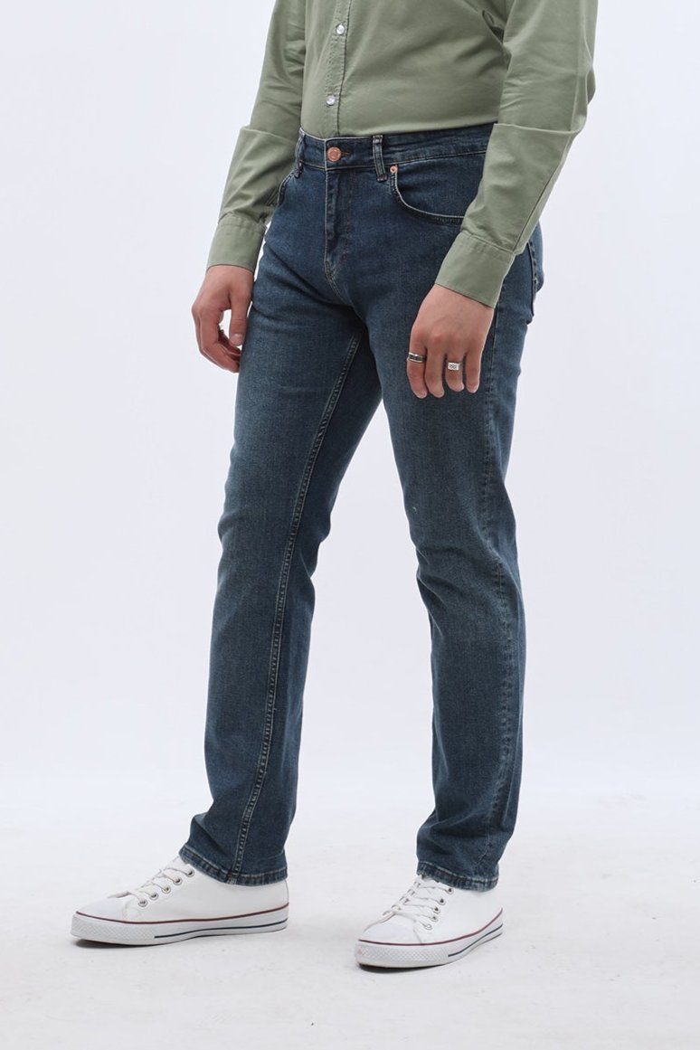 جينز Comfort Fit من JEANSPRO - لون أزرق كلاسيكي