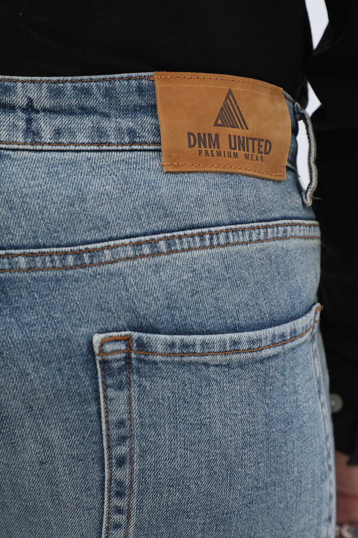 جينز Comfort Fit من DNM UNITED - لون أزرق سماوي