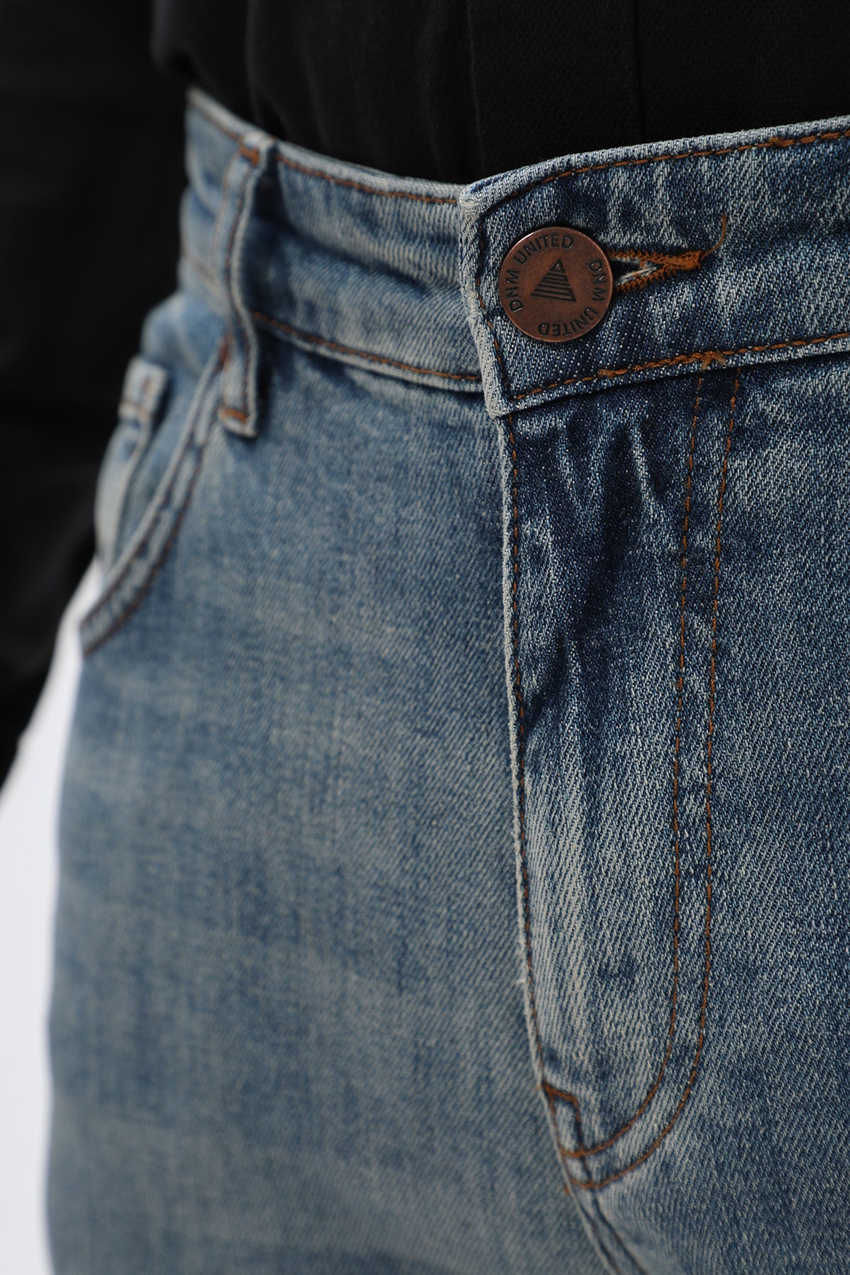 جينز Comfort Fit من DNM UNITED - لون أزرق سماوي