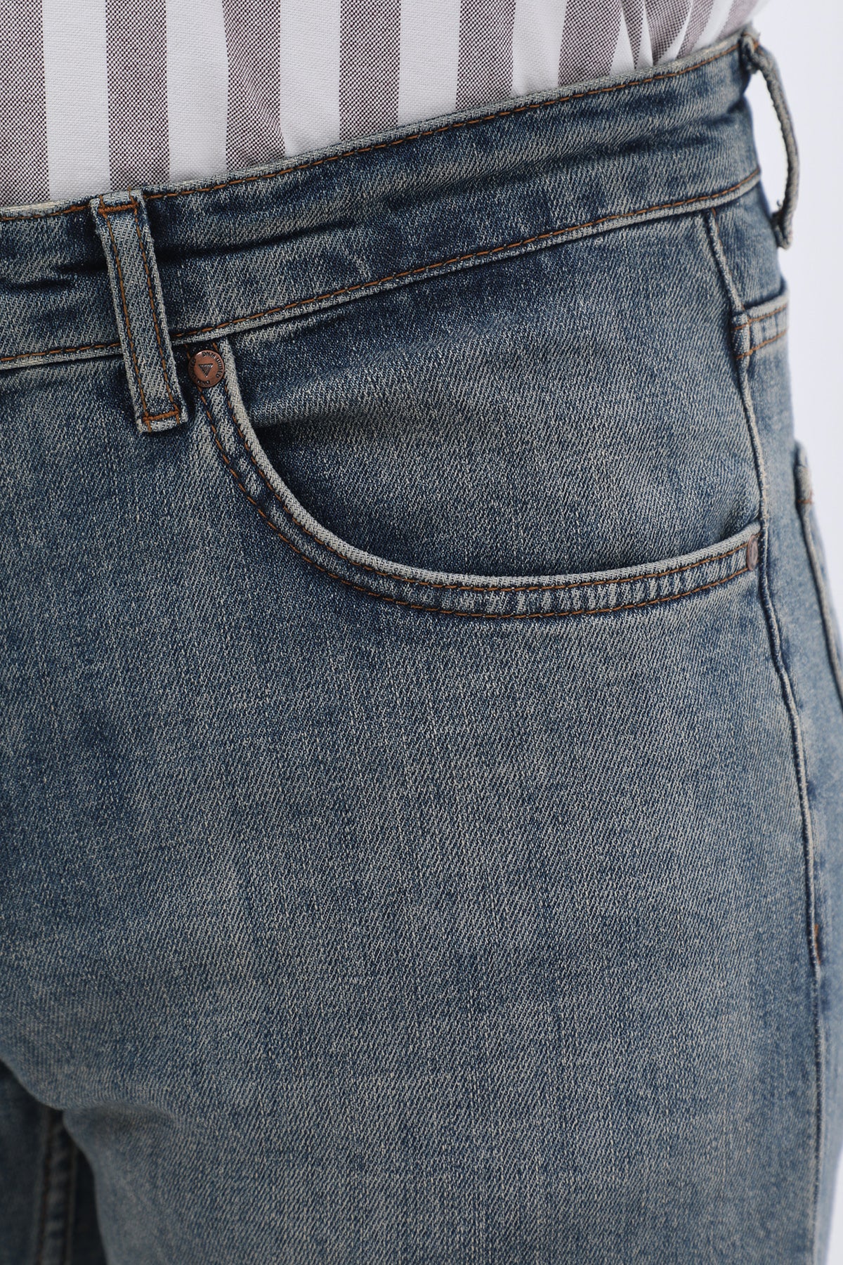 جينز Comfort Fit من DNM UNITED - لون أزرق فاتح