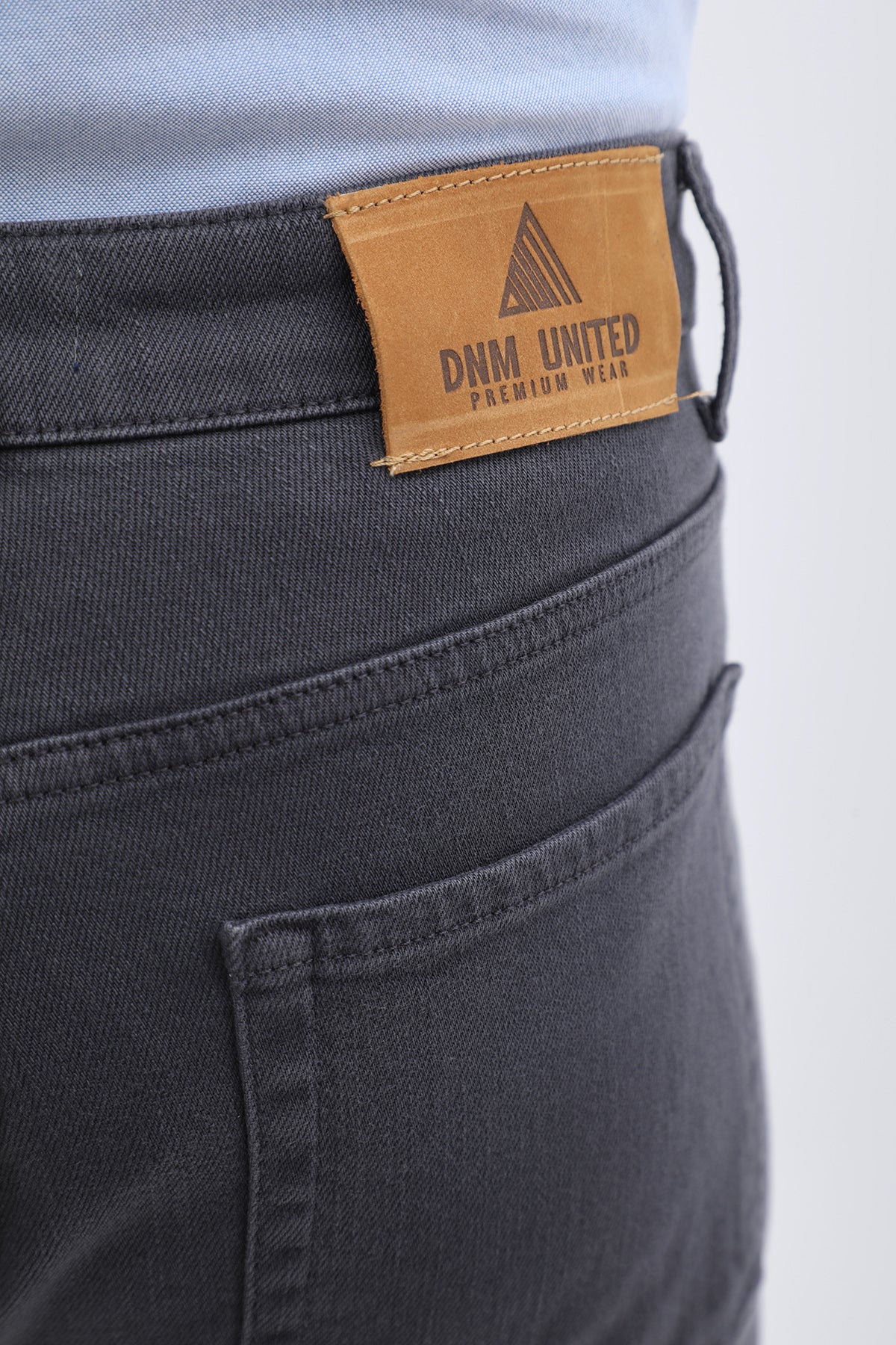 جينز Comfort Fit من DNM UNITED - لون رمادي غامق