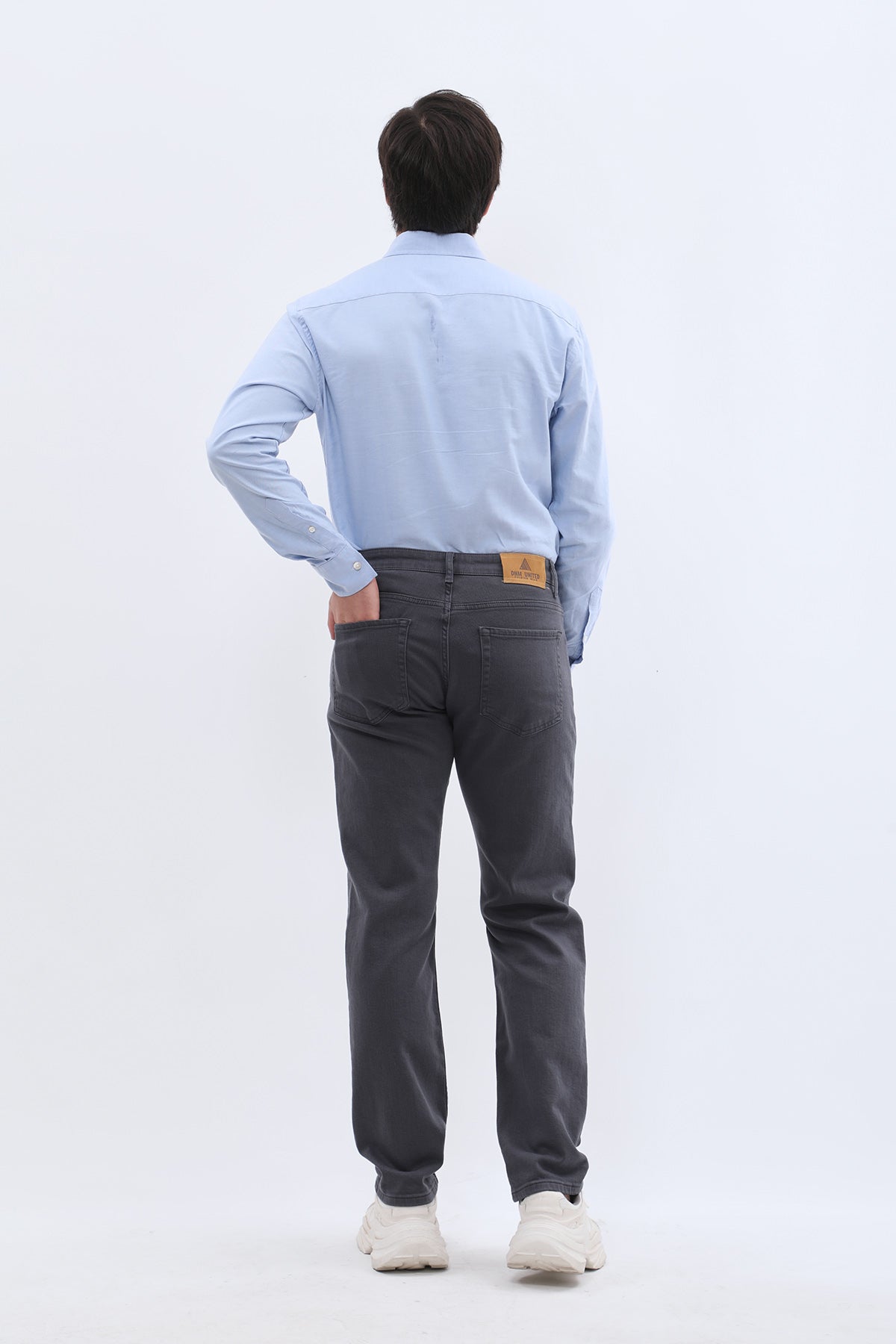 جينز Comfort Fit من DNM UNITED - لون رمادي غامق