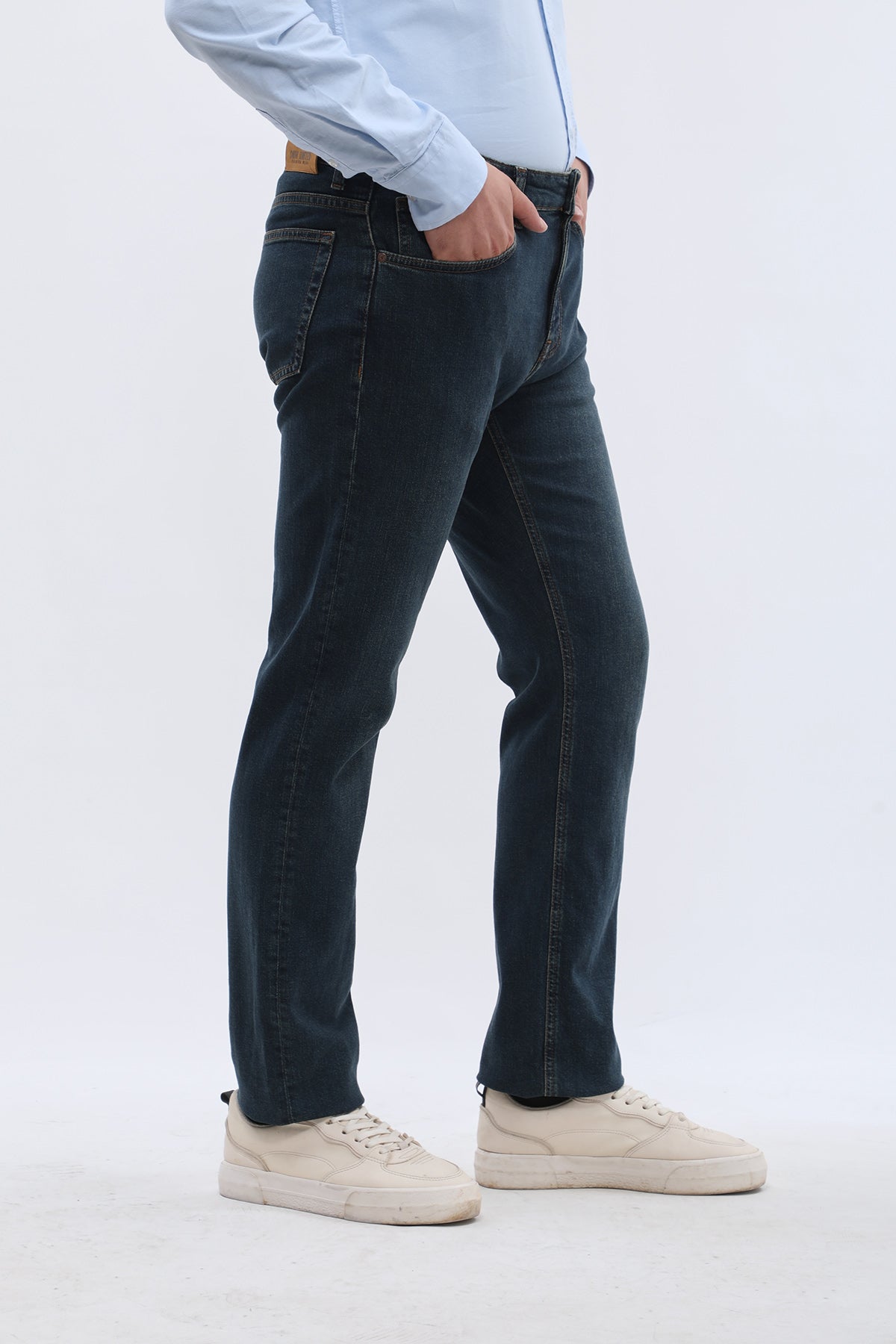 جينز Comfort Fit من DNM UNITED - لون أزرق عتيق