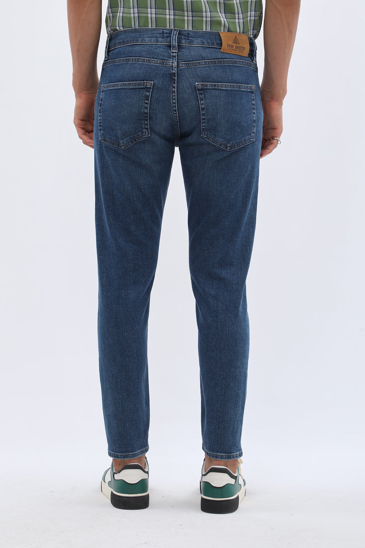 DNM UNITED Boyfriend Slim Fit Jeans - Mid-Wash Blue