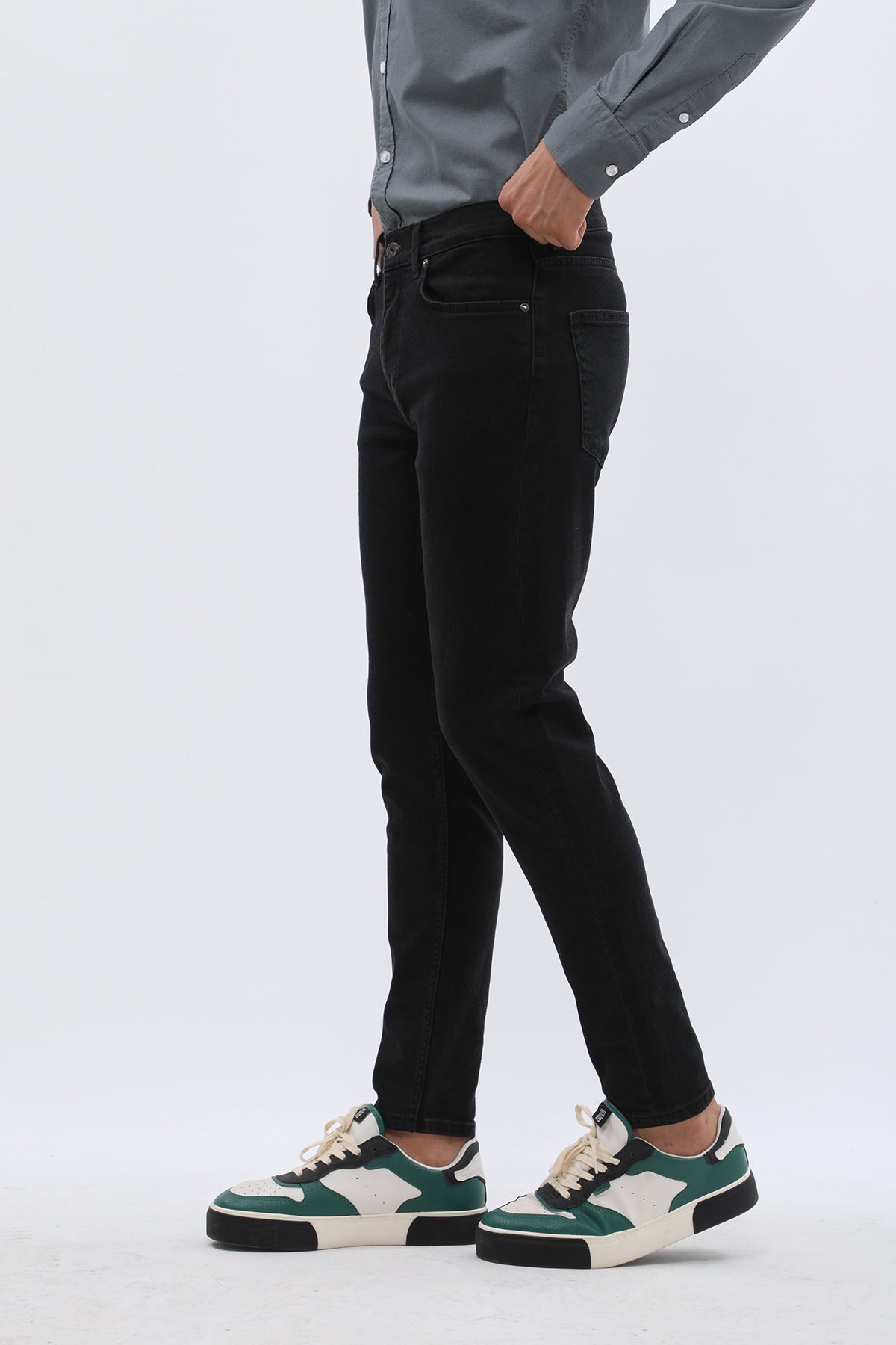 جينز Boyfriend Slim Fit من JEANSPRO - لون أسود كاربوني