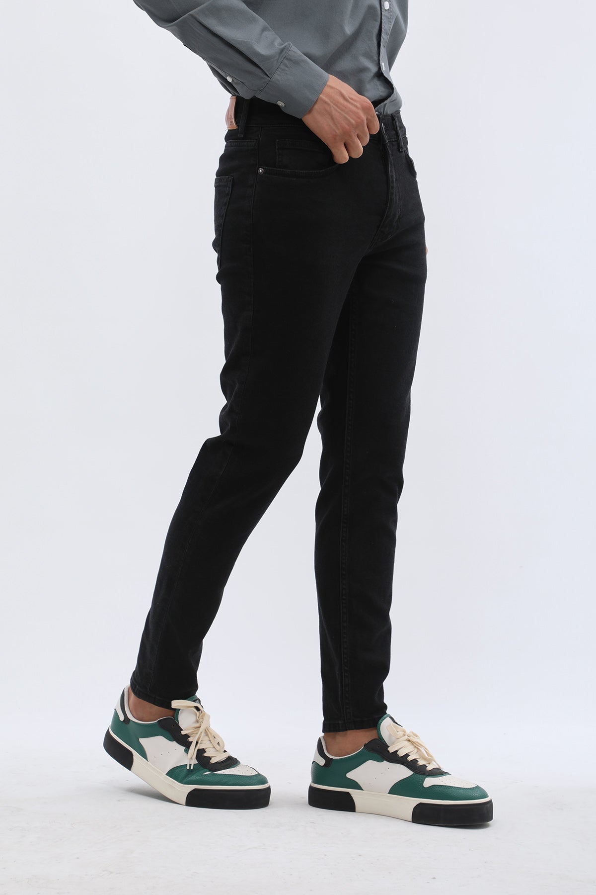 جينز Boyfriend Slim Fit من JEANSPRO - لون أسود كاربوني