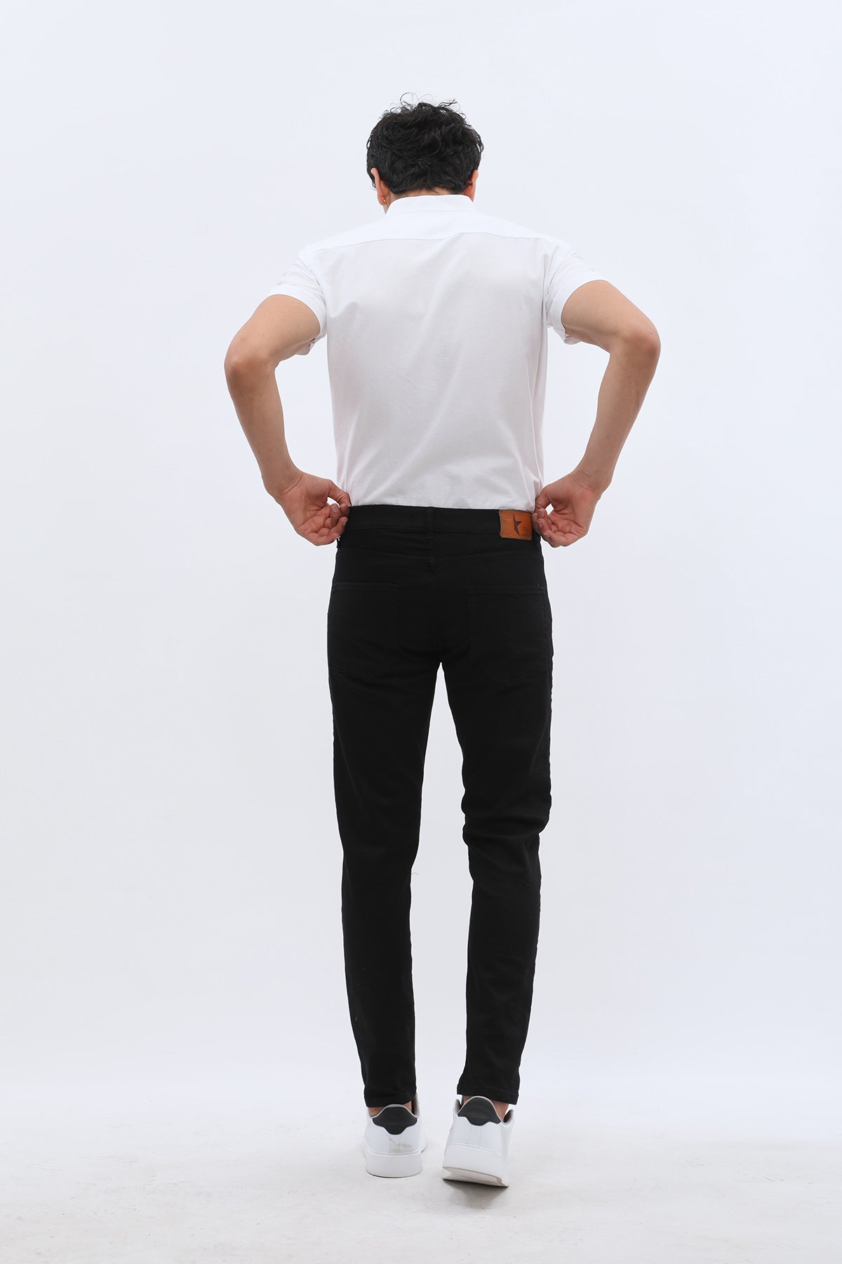 جينز Boyfriend Slim Fit من JEANSPRO - لون أسود داكن