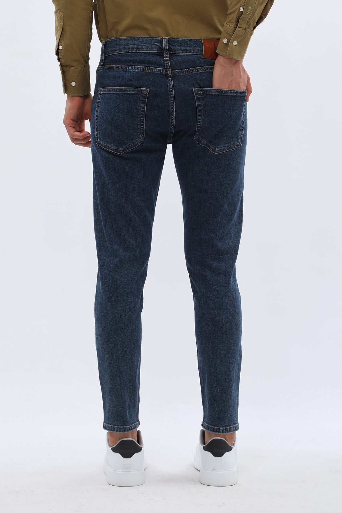 جينز Boyfriend Slim Fit من JEANSPRO - لون كحلي كلاسيكي