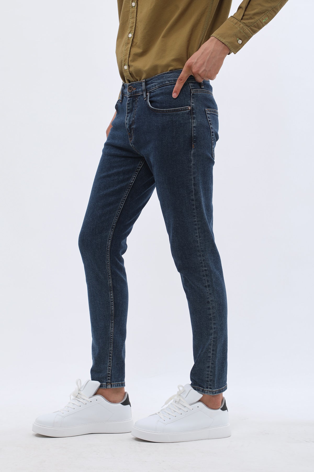 جينز Boyfriend Slim Fit من JEANSPRO - لون كحلي كلاسيكي