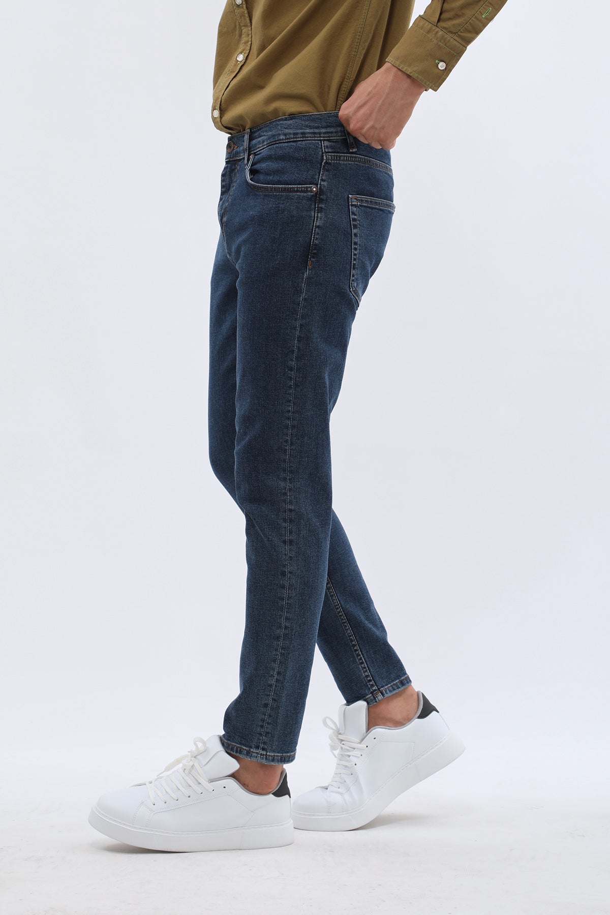 جينز Boyfriend Slim Fit من JEANSPRO - لون كحلي كلاسيكي