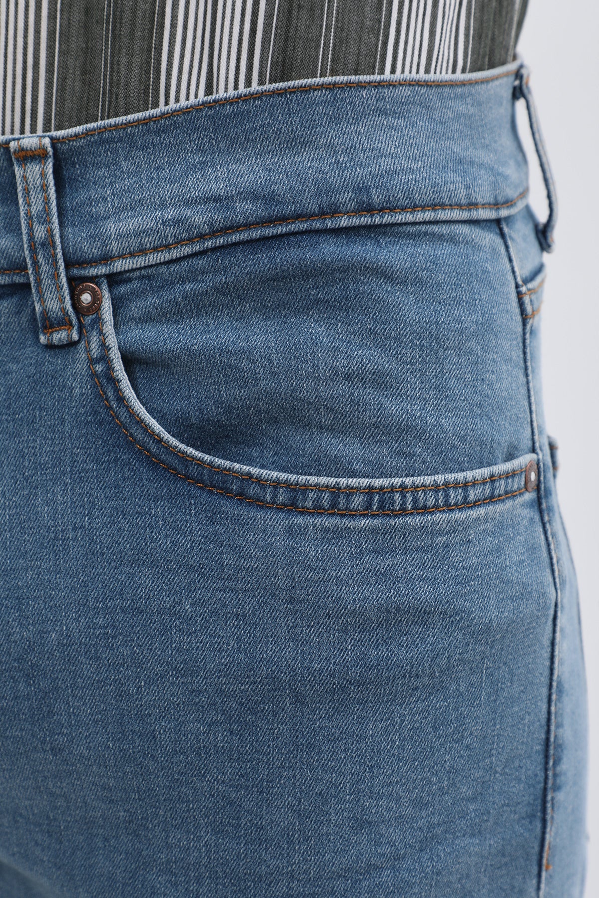 JEANSPRO Boyfriend Slim Fit Jeans - Light Wash Blue