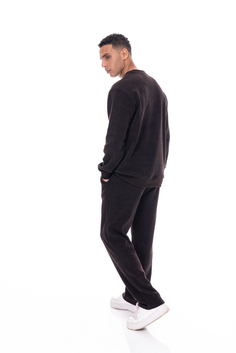 طقم سويت شيرت وبنطال رياضي منقوش - بني