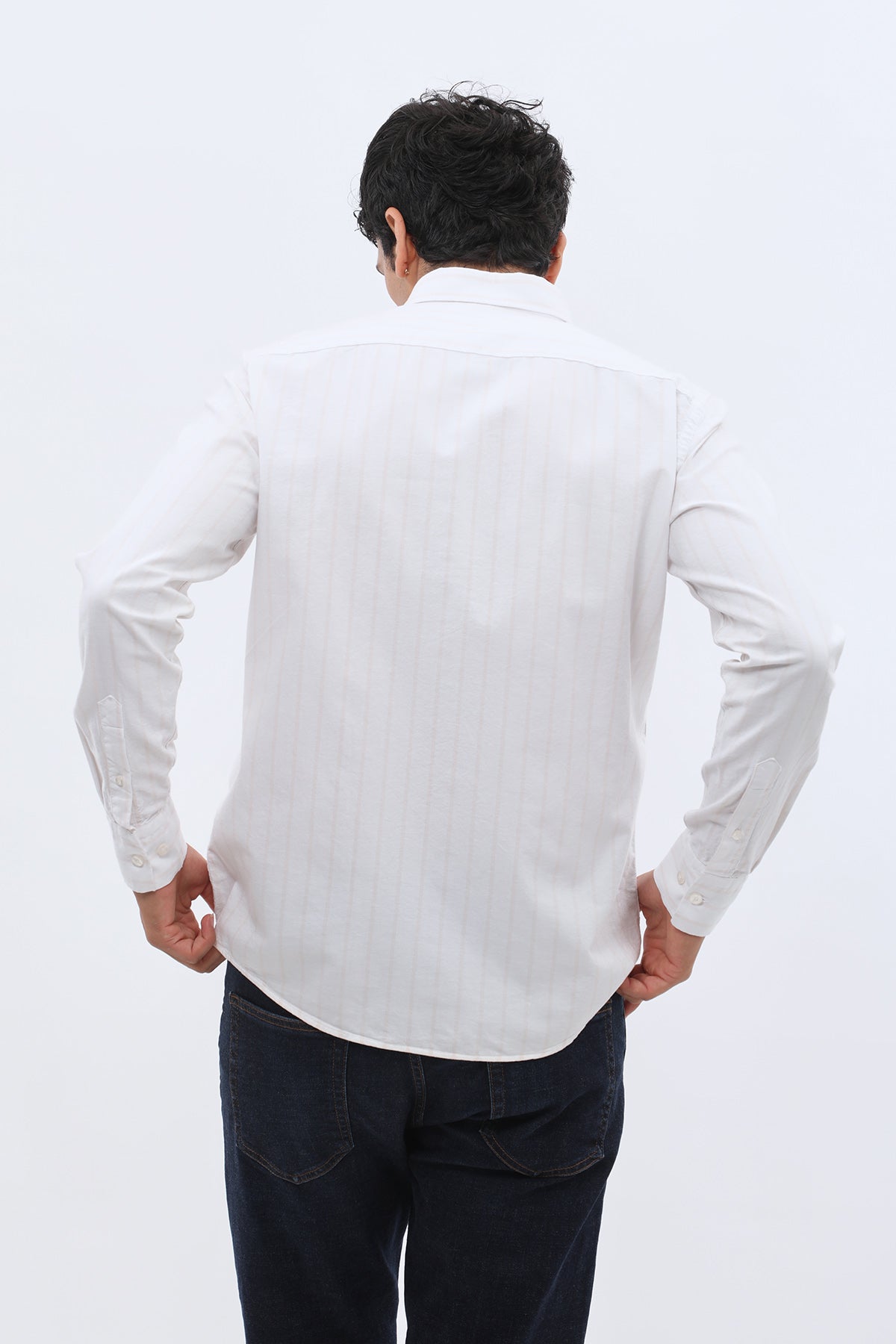 قميص أكسفورد مخطط بقبة بأزرار من SHIRTSPRO - لون بيج