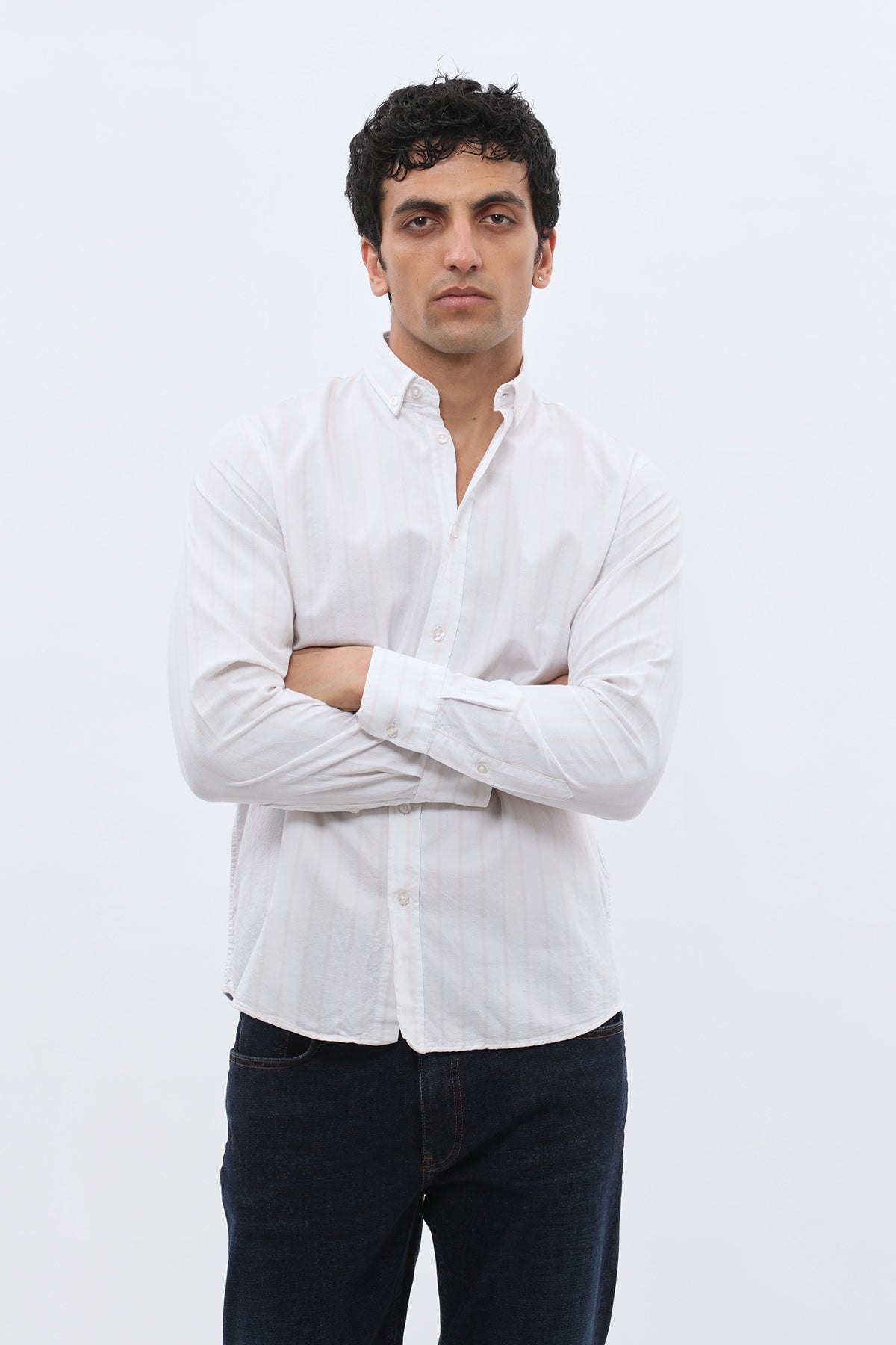 قميص أكسفورد مخطط بقبة بأزرار من SHIRTSPRO - لون بيج