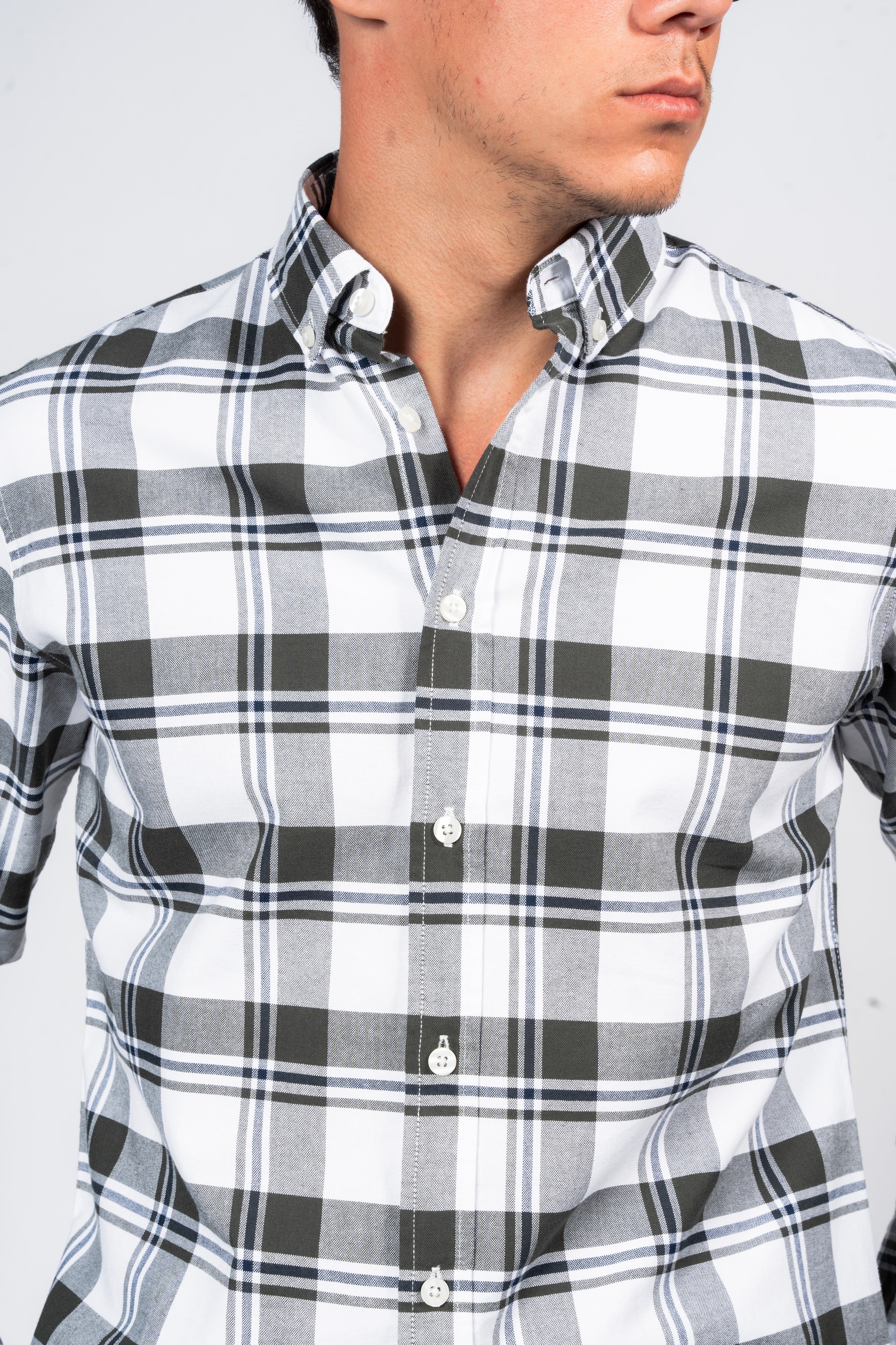قميص كاروهات بقبة بأزرار من SHIRTSPRO - لون زيتي