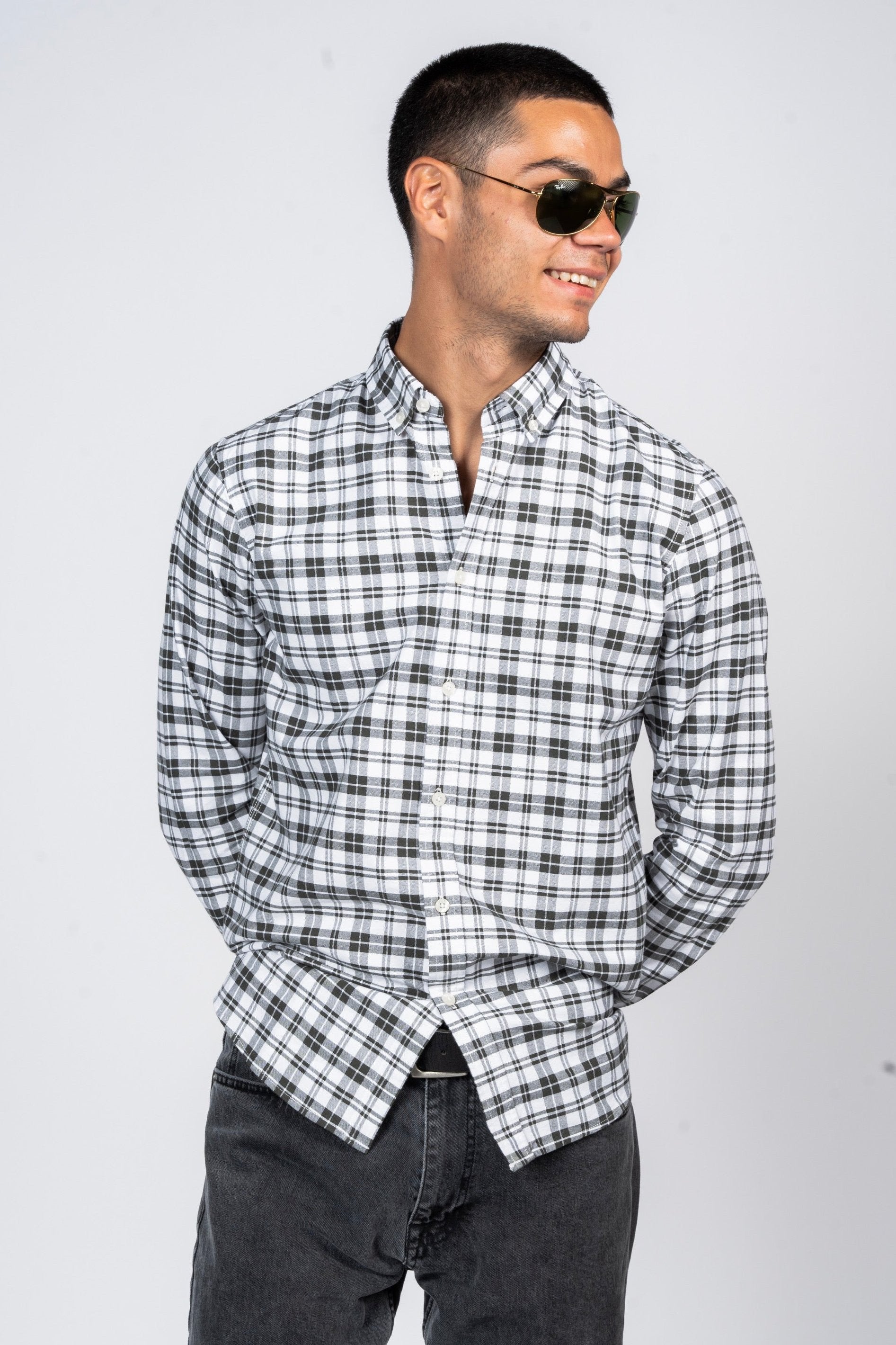 قميص كاروهات بقبة بأزرار من SHIRTSPRO - لون زيتي