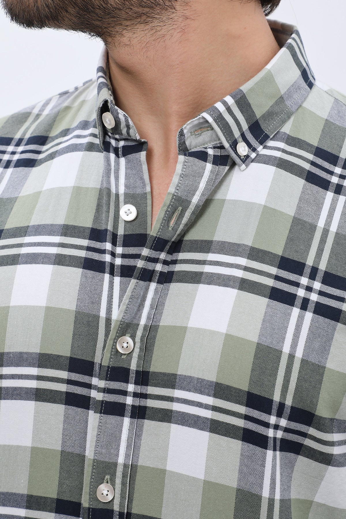 قميص أكسفورد كاروهات بقبة بأزرار من SHIRTSPRO - لون أخضر زيتوني