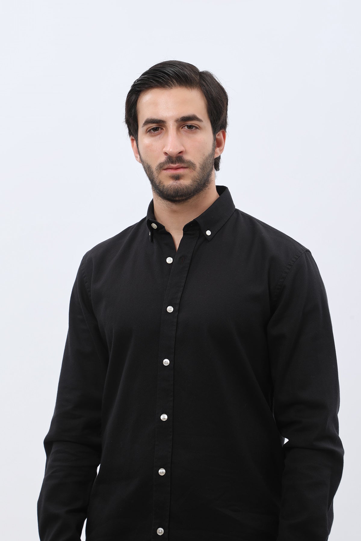 قميص باسكت بقبة بأزرار من SHIRTSPRO - لون أسود