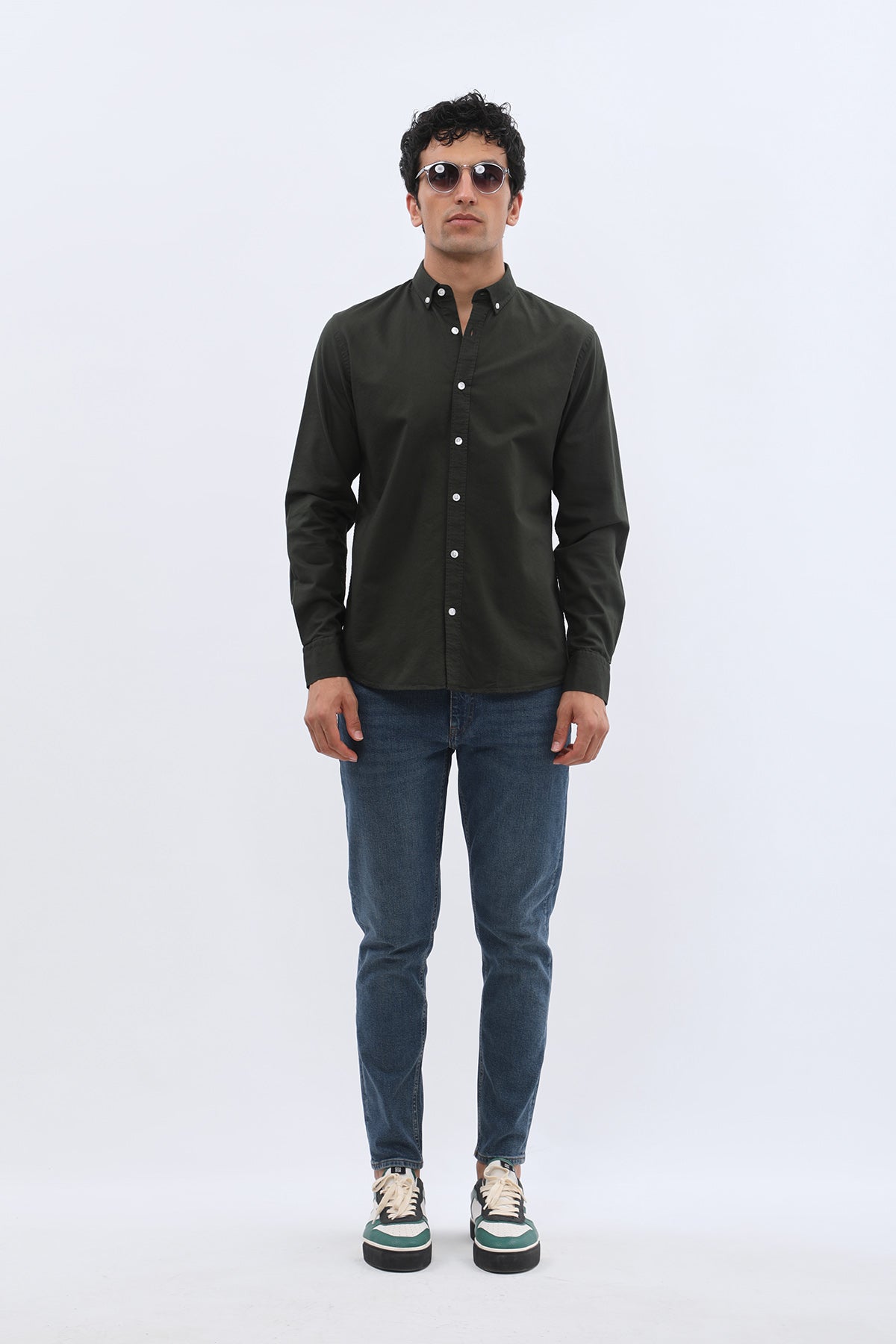 قميص أكسفورد بقبة بأزرار من SHIRTSPRO - لون زيتي
