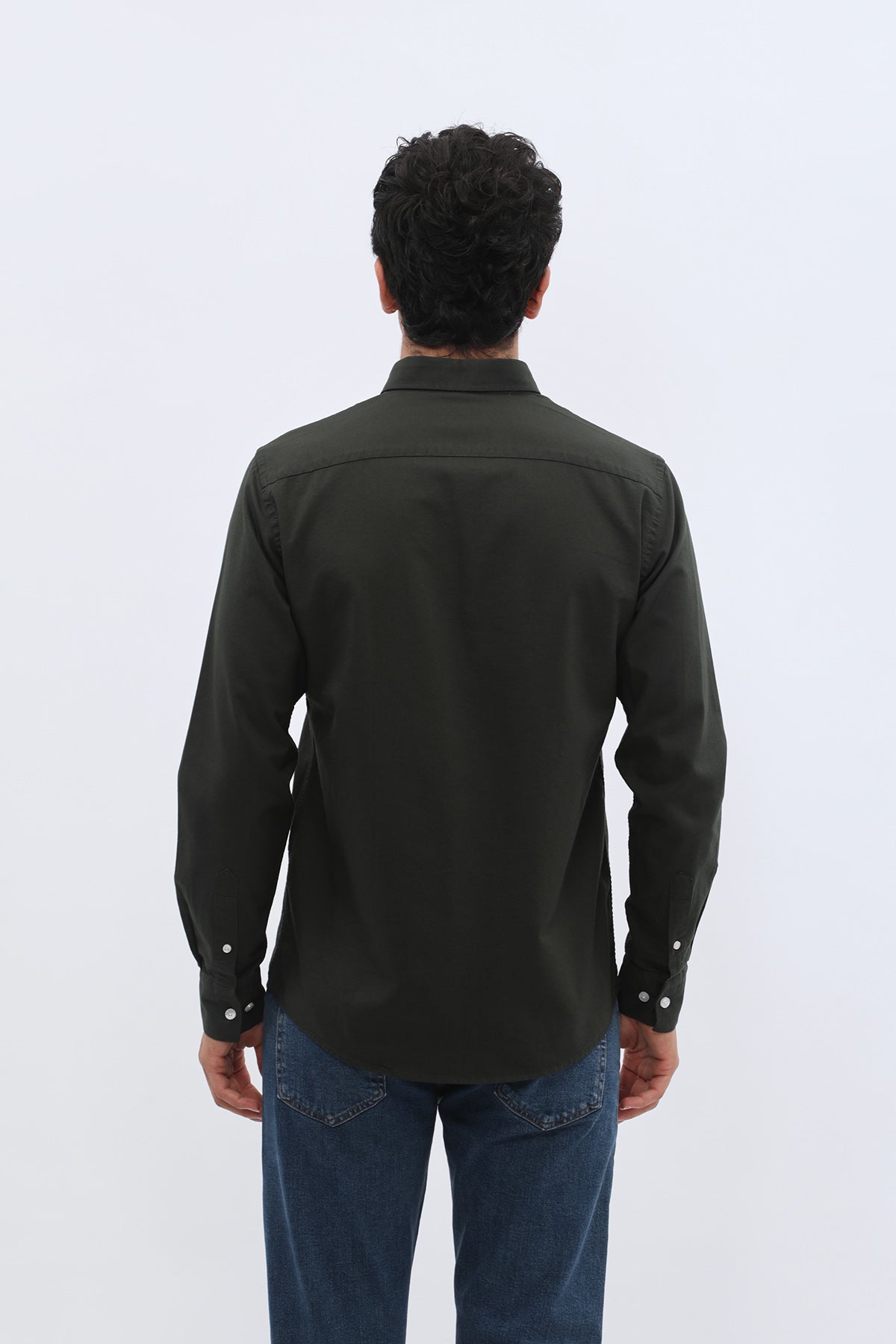 قميص أكسفورد بقبة بأزرار من SHIRTSPRO - لون زيتي