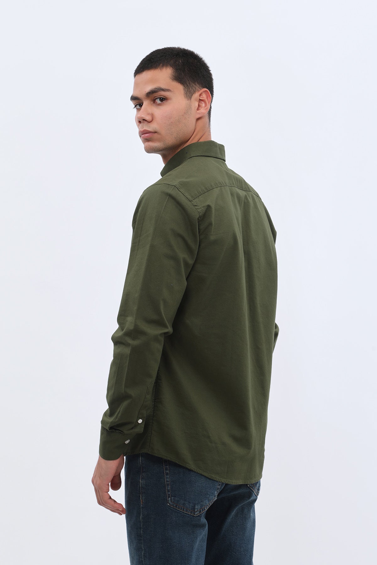 قميص أكسفورد بقبة بأزرار من SHIRTSPRO - لون زيتي داكن