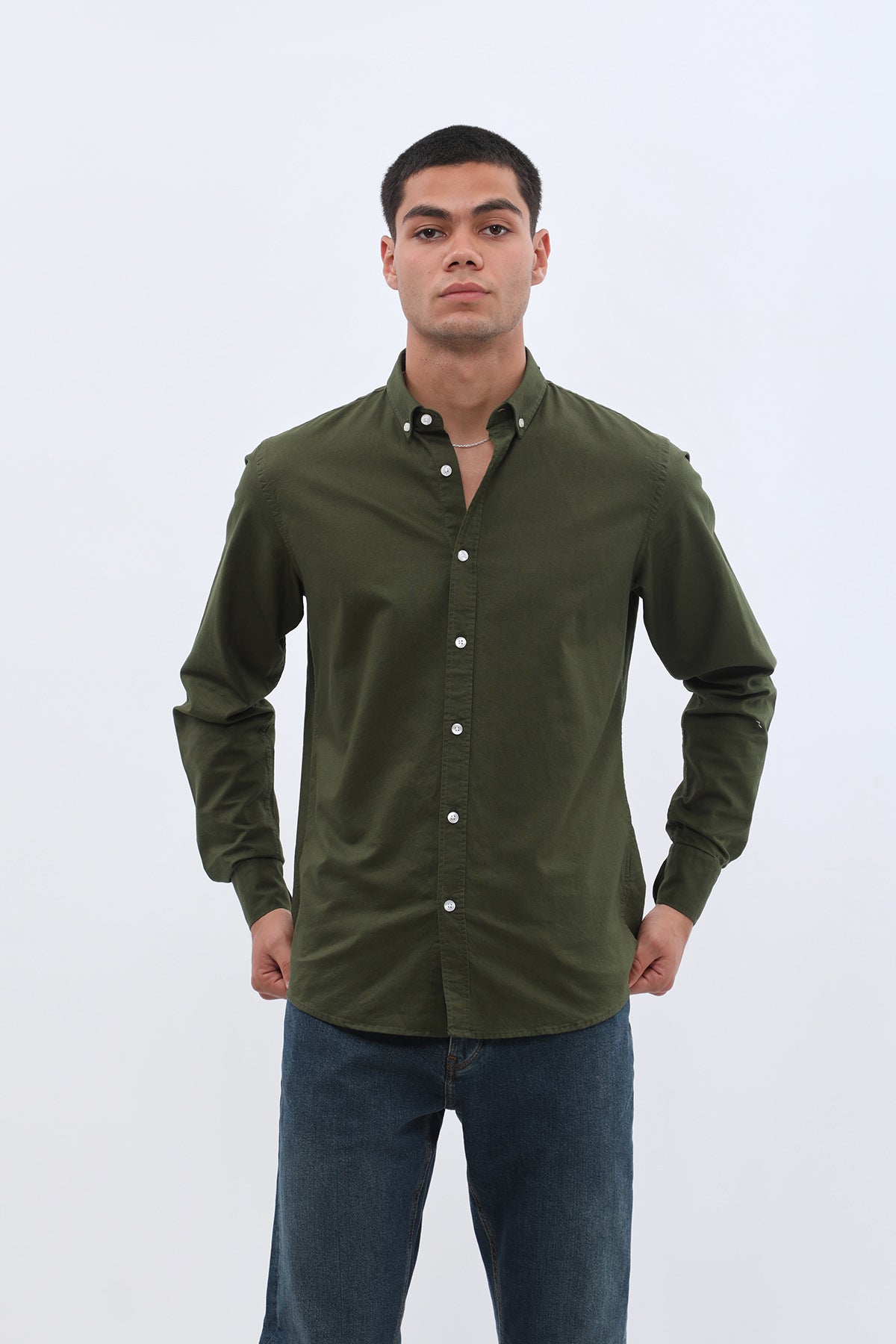 قميص أكسفورد بقبة بأزرار من SHIRTSPRO - لون زيتي داكن