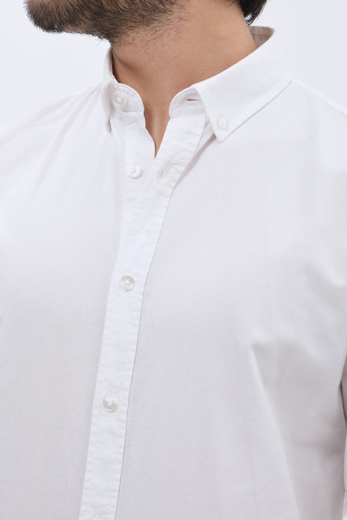 قميص أكسفورد بقبة بأزرار من SHIRTSPRO - لون أبيض