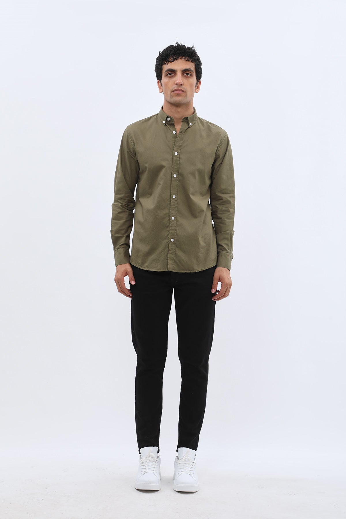 قميص أكسفورد بقبة بأزرار من SHIRTSPRO - لون زيتي فاتح