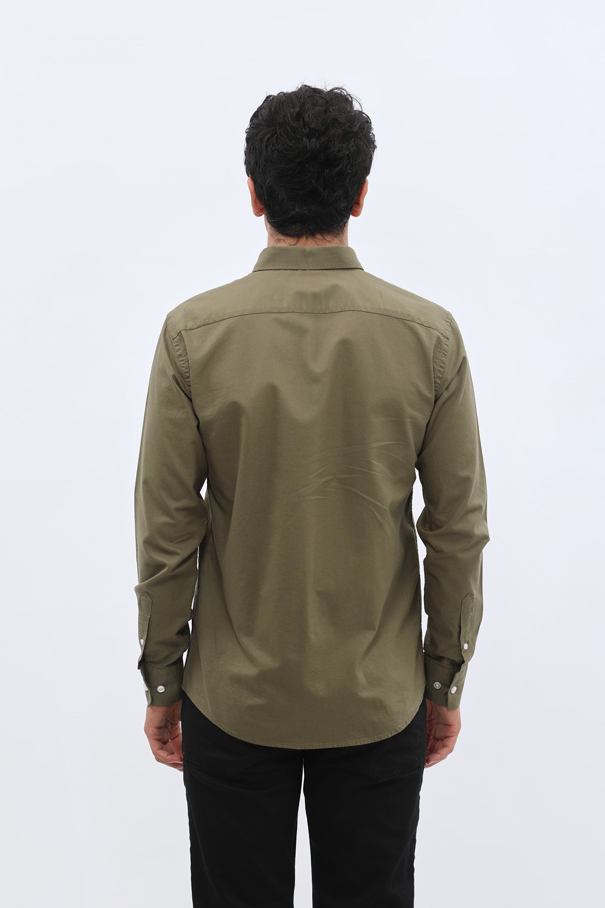 قميص أكسفورد بقبة بأزرار من SHIRTSPRO - لون زيتي فاتح