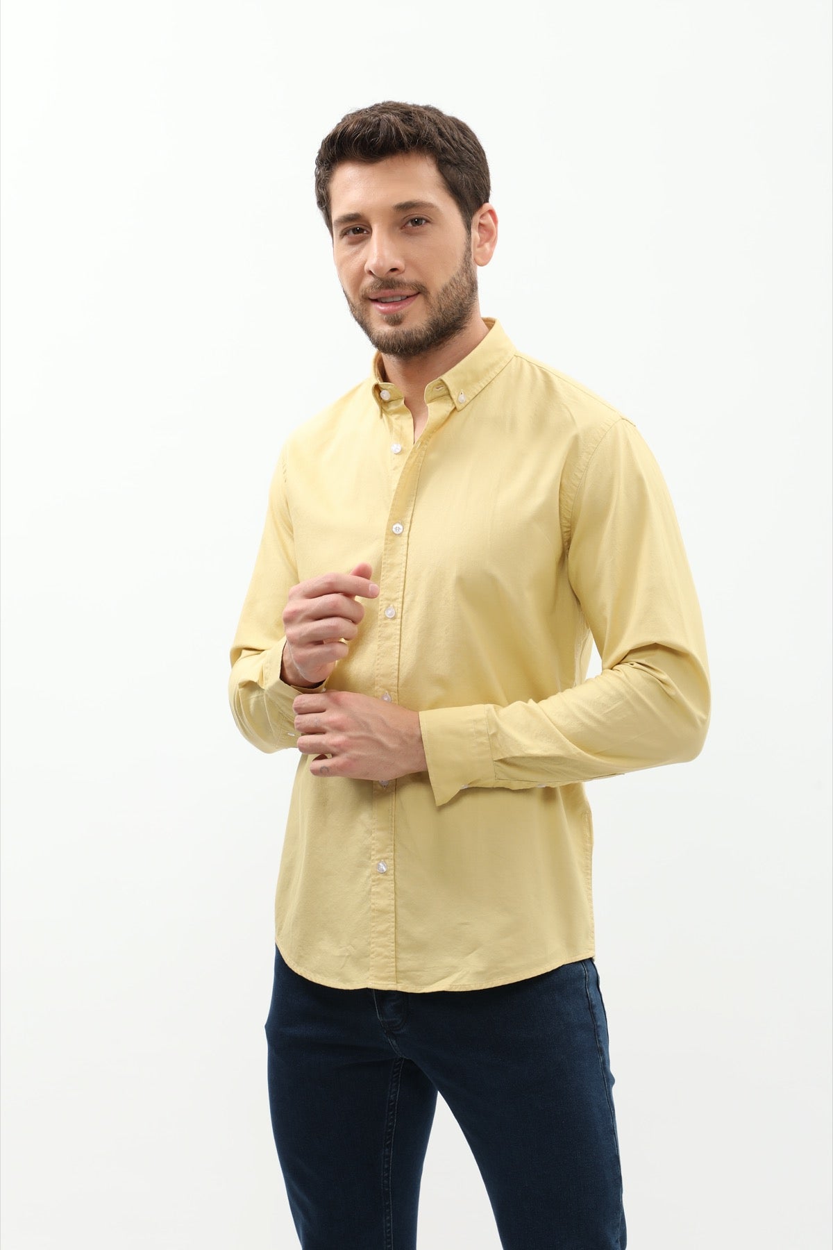 قميص أكسفورد بقبة بأزرار من SHIRTSPRO - لون أصفر باهت