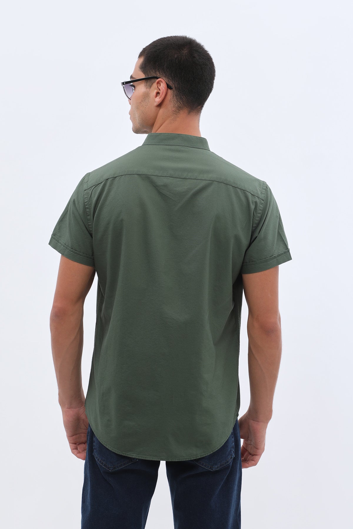 قميص أكسفورد بأكمام قصيرة وقبة ماندارين من SHIRTSPRO - لون أخضر جبلي