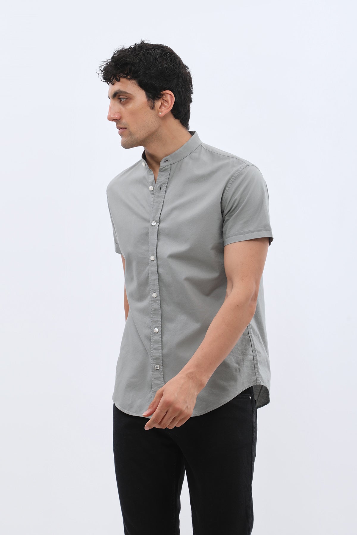 قميص أكسفورد بأكمام قصيرة وقبة ماندارين من SHIRTSPRO - لون رمادي فاتح