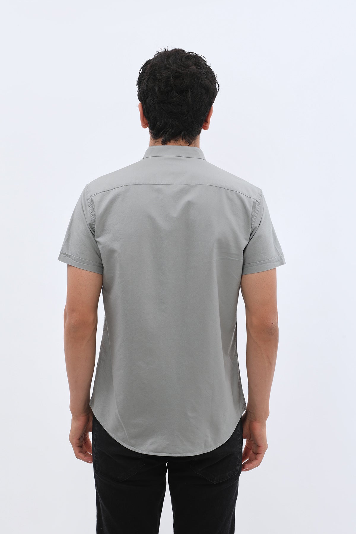 قميص أكسفورد بأكمام قصيرة وقبة ماندارين من SHIRTSPRO - لون رمادي فاتح