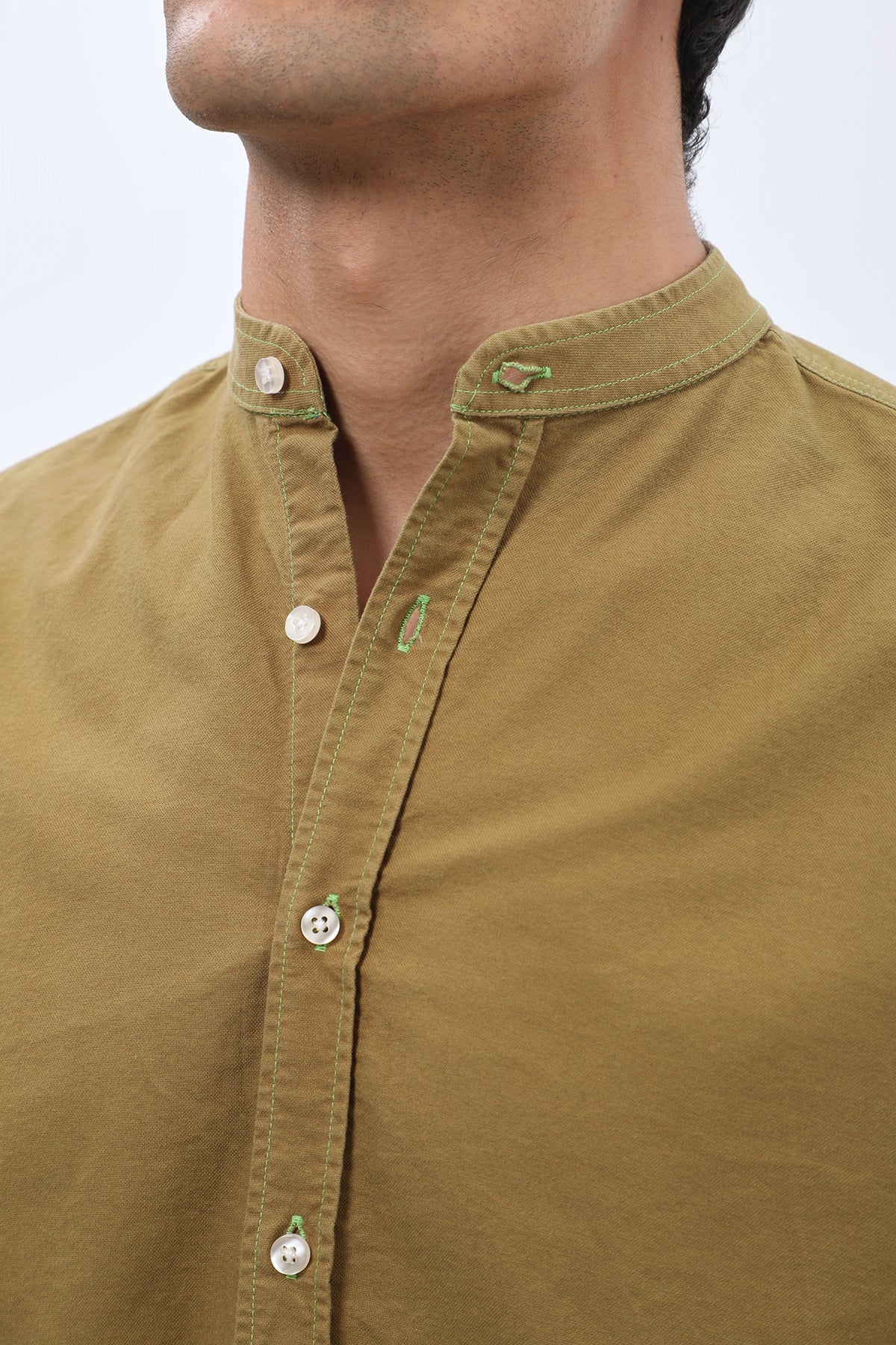 قميص أكسفورد بقبة ماندارين من SHIRTSPRO - لون أخضر