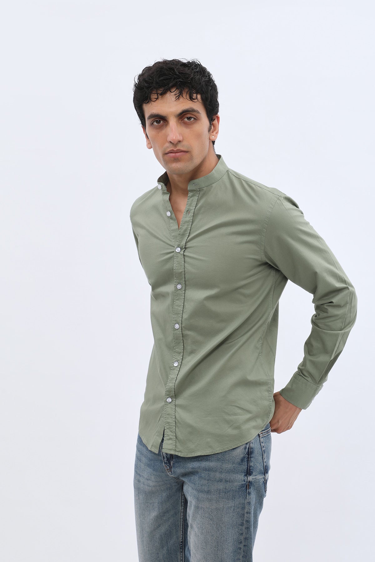 قميص أكسفورد بقبة ماندارين من SHIRTSPRO - لون أخضر زيتوني