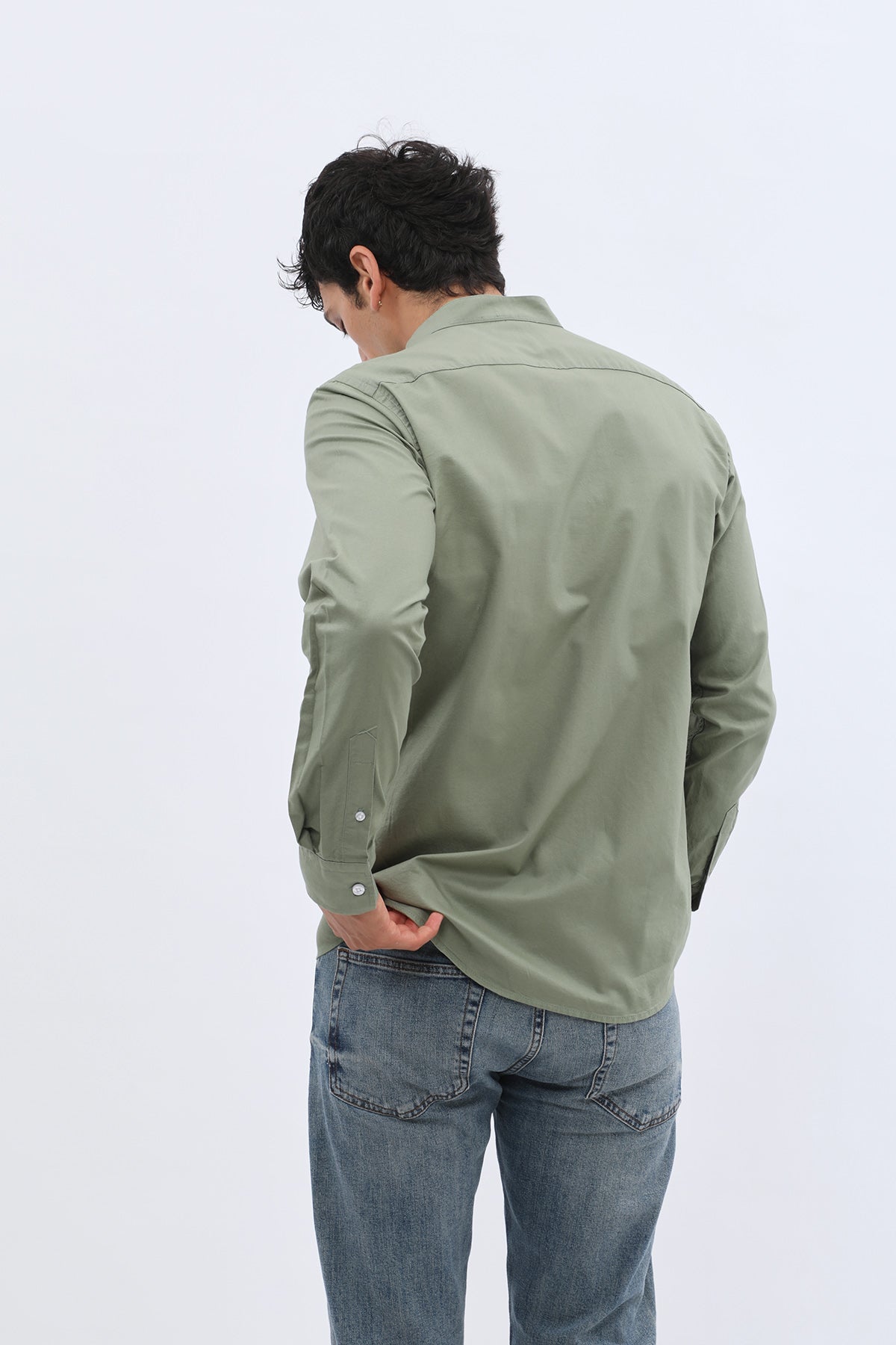 قميص أكسفورد بقبة ماندارين من SHIRTSPRO - لون أخضر زيتوني