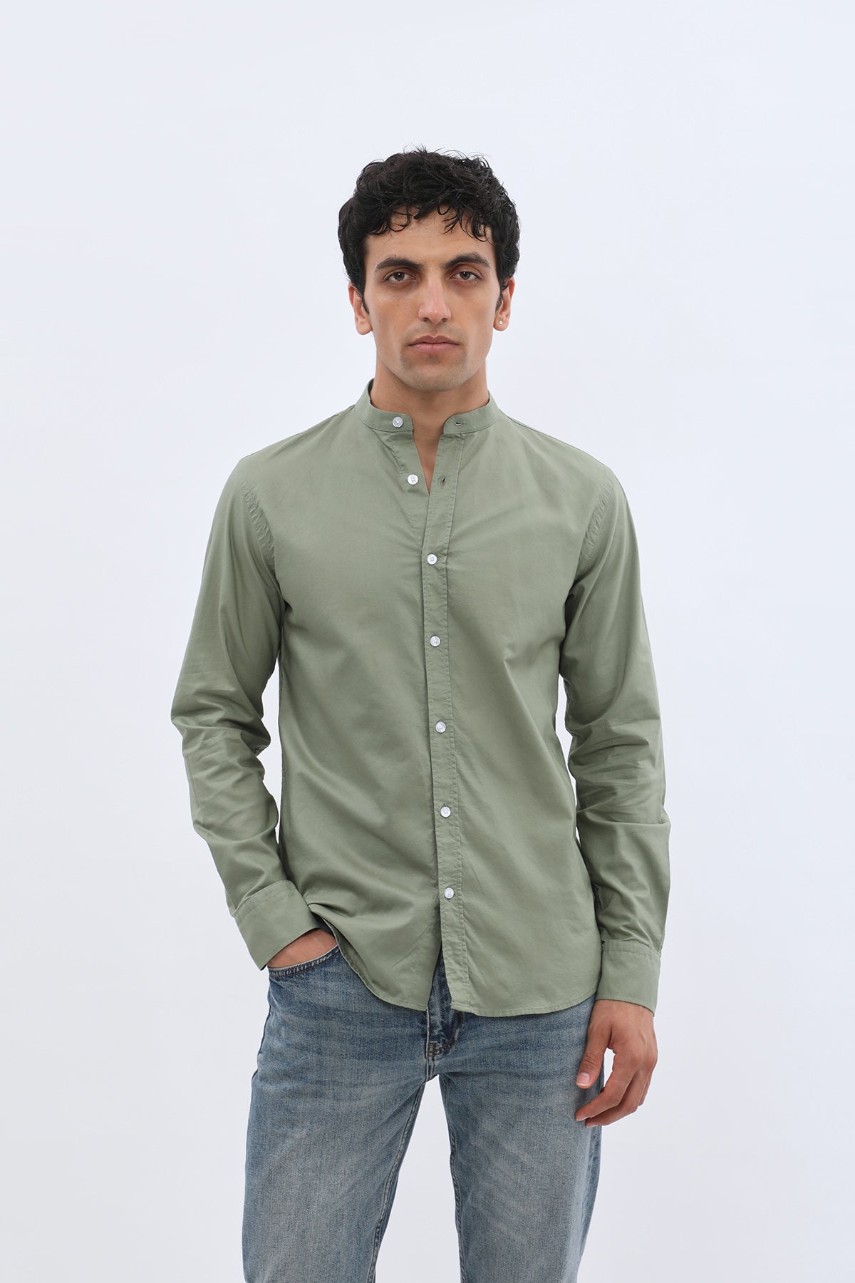 قميص أكسفورد بقبة ماندارين من SHIRTSPRO - لون أخضر زيتوني