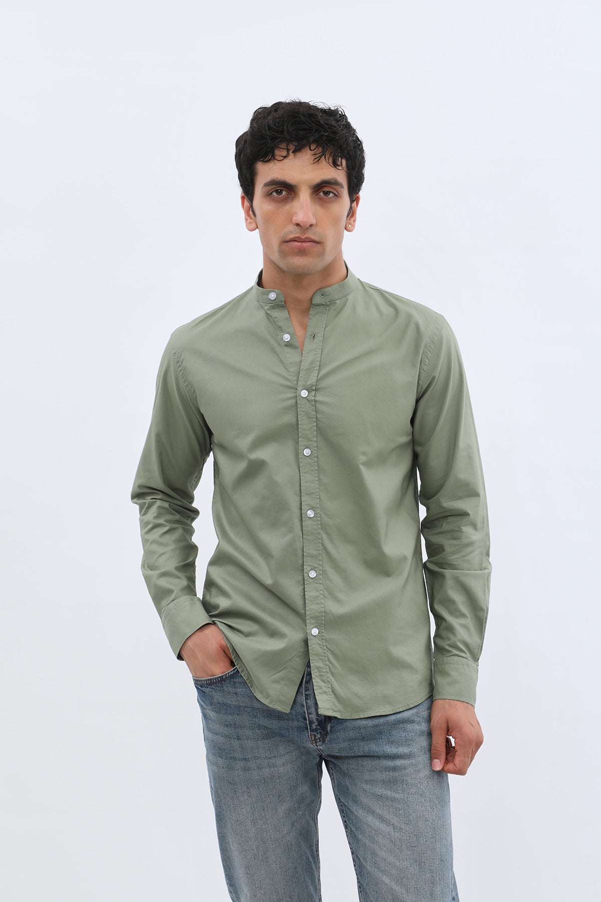 قميص أكسفورد بقبة ماندارين من SHIRTSPRO - لون أخضر زيتوني