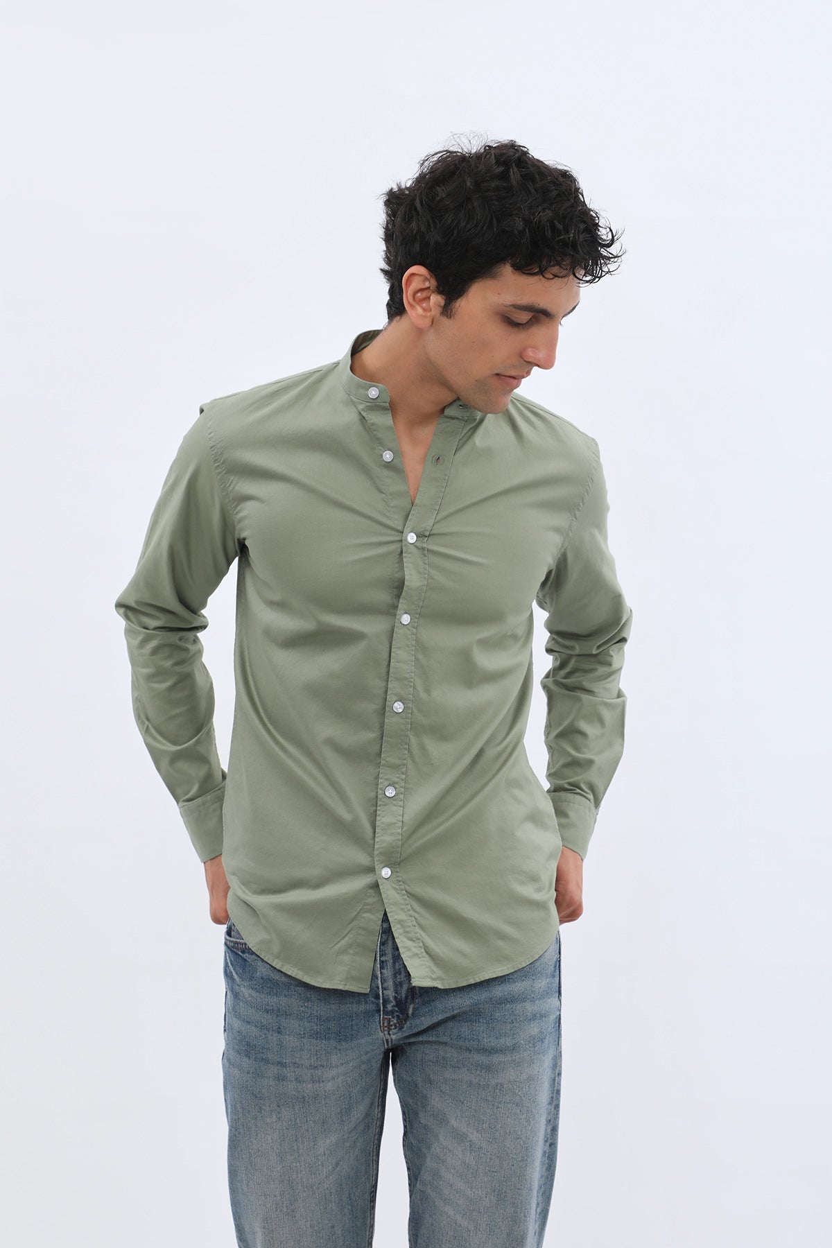 قميص أكسفورد بقبة ماندارين من SHIRTSPRO - لون أخضر زيتوني