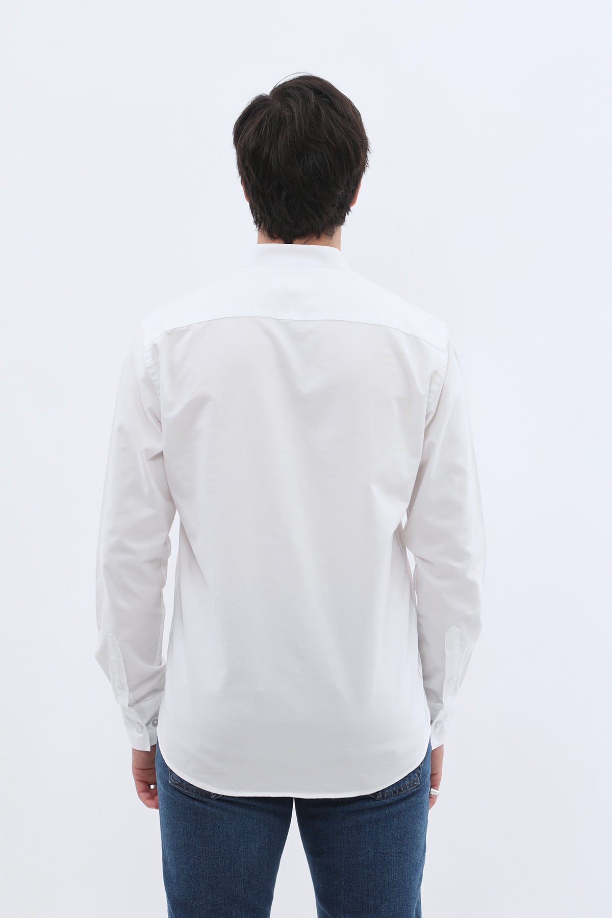 قميص أكسفورد بقبة ماندارين من SHIRTSPRO - لون أبيض