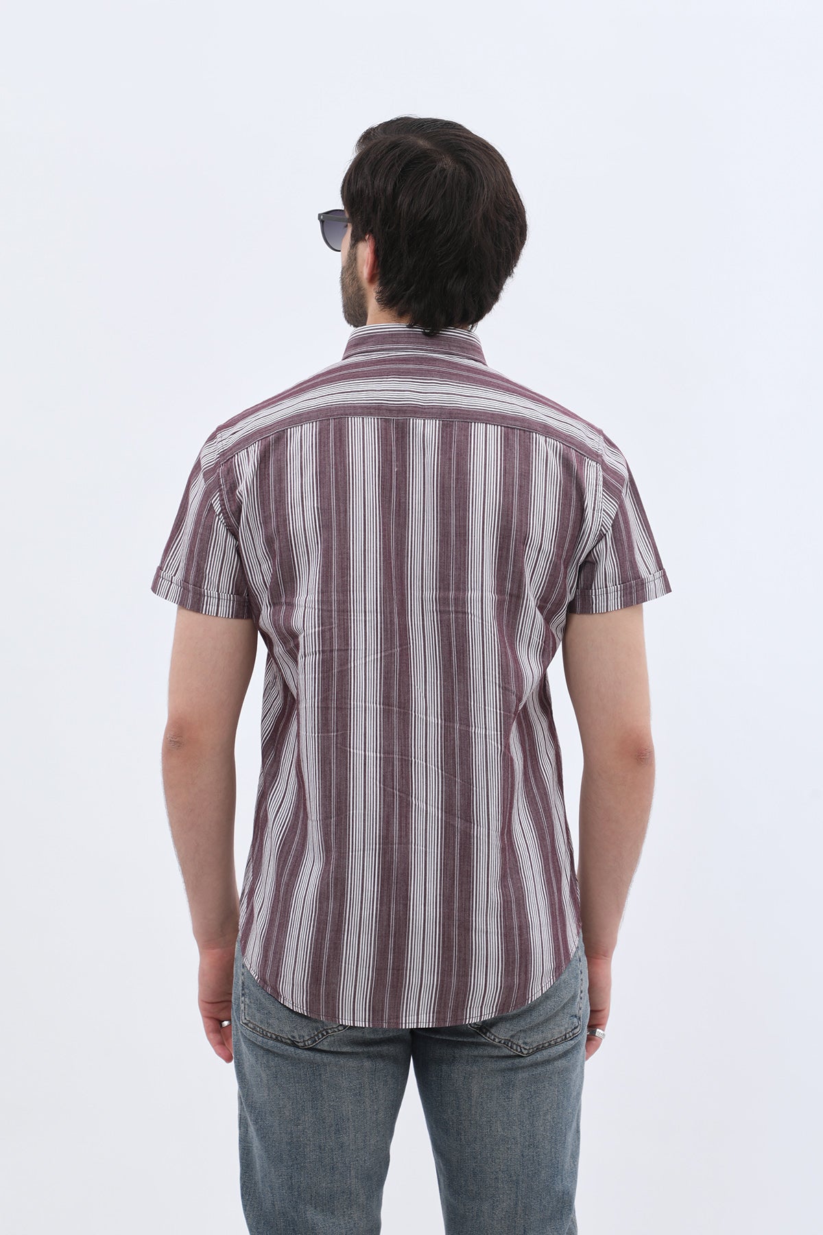 قميص مخطط بأكمام قصيرة وقبة بأزرار من SHIRTSPRO - لون أرجواني