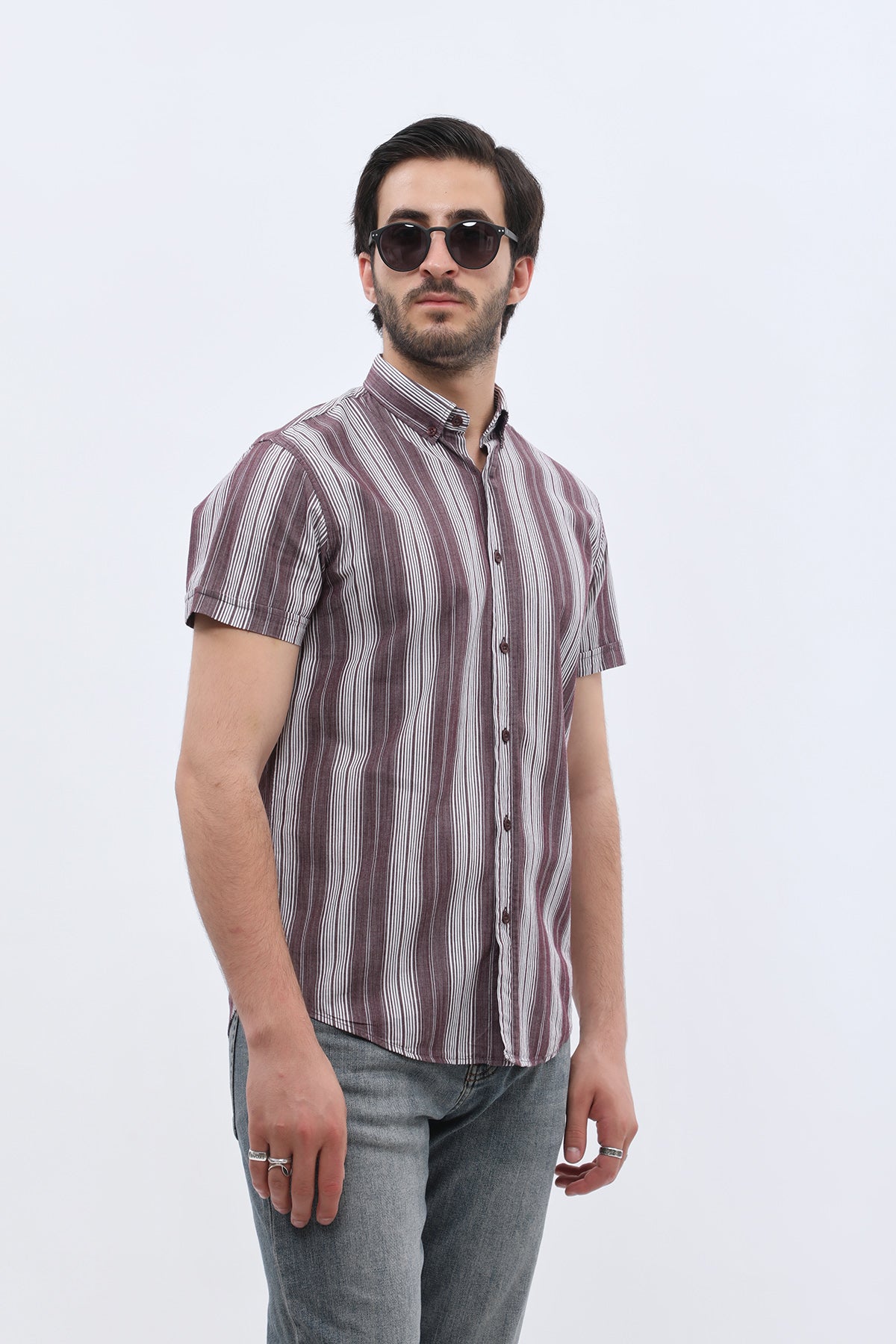 قميص مخطط بأكمام قصيرة وقبة بأزرار من SHIRTSPRO - لون أرجواني