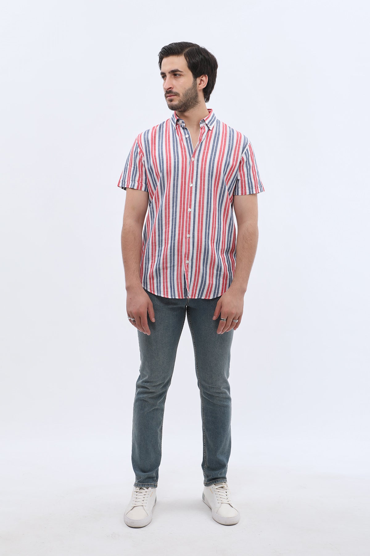 قميص مخطط بأكمام قصيرة وقبة بأزرار من SHIRTSPRO - لون أحمر