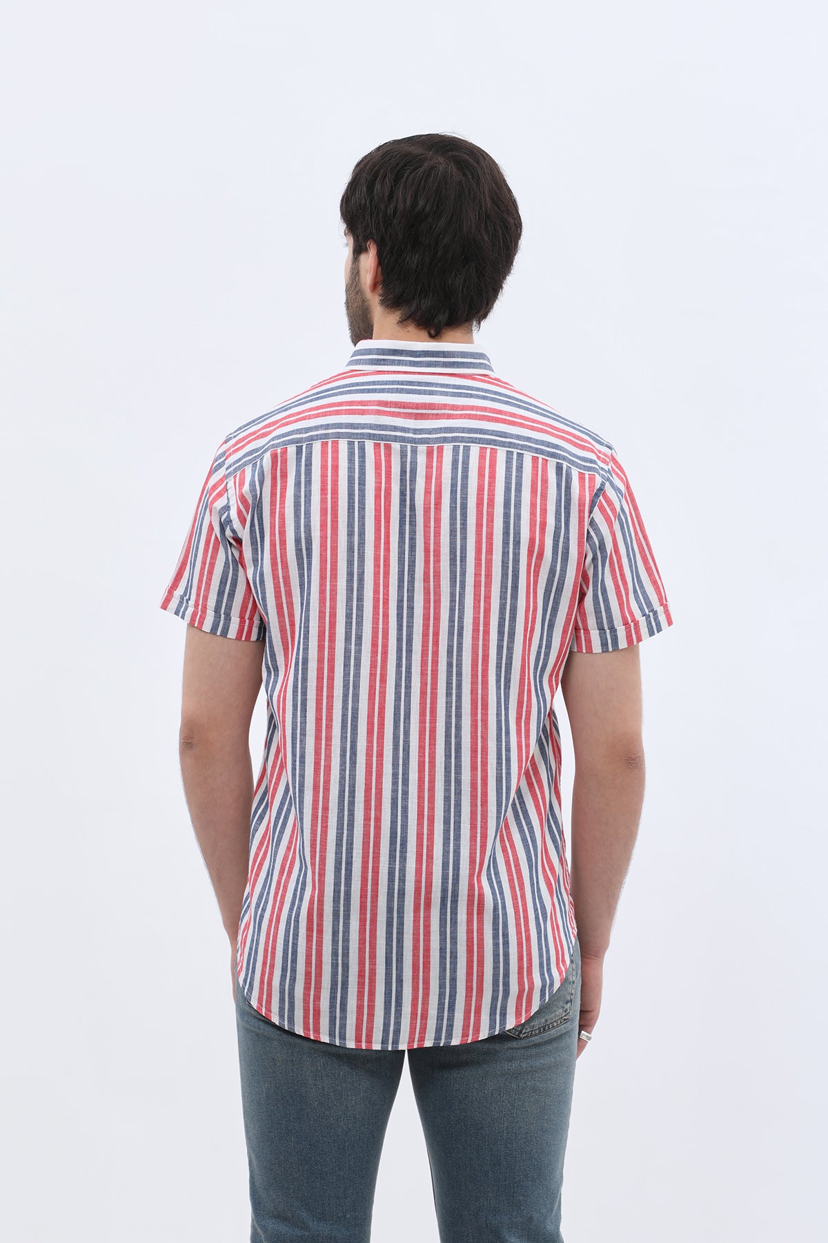 قميص مخطط بأكمام قصيرة وقبة بأزرار من SHIRTSPRO - لون أحمر